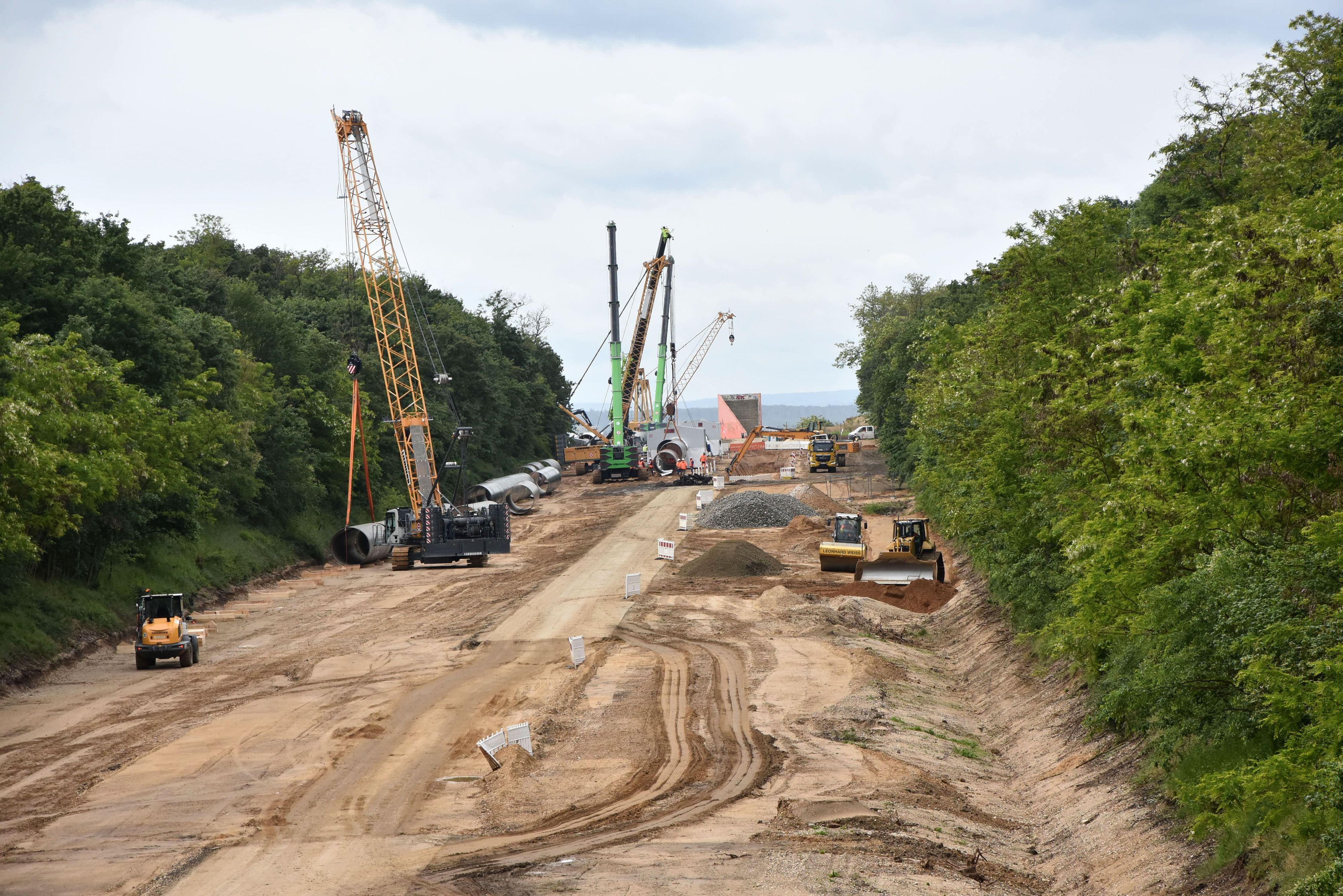 Das Foto zeigt eine Baustelle.