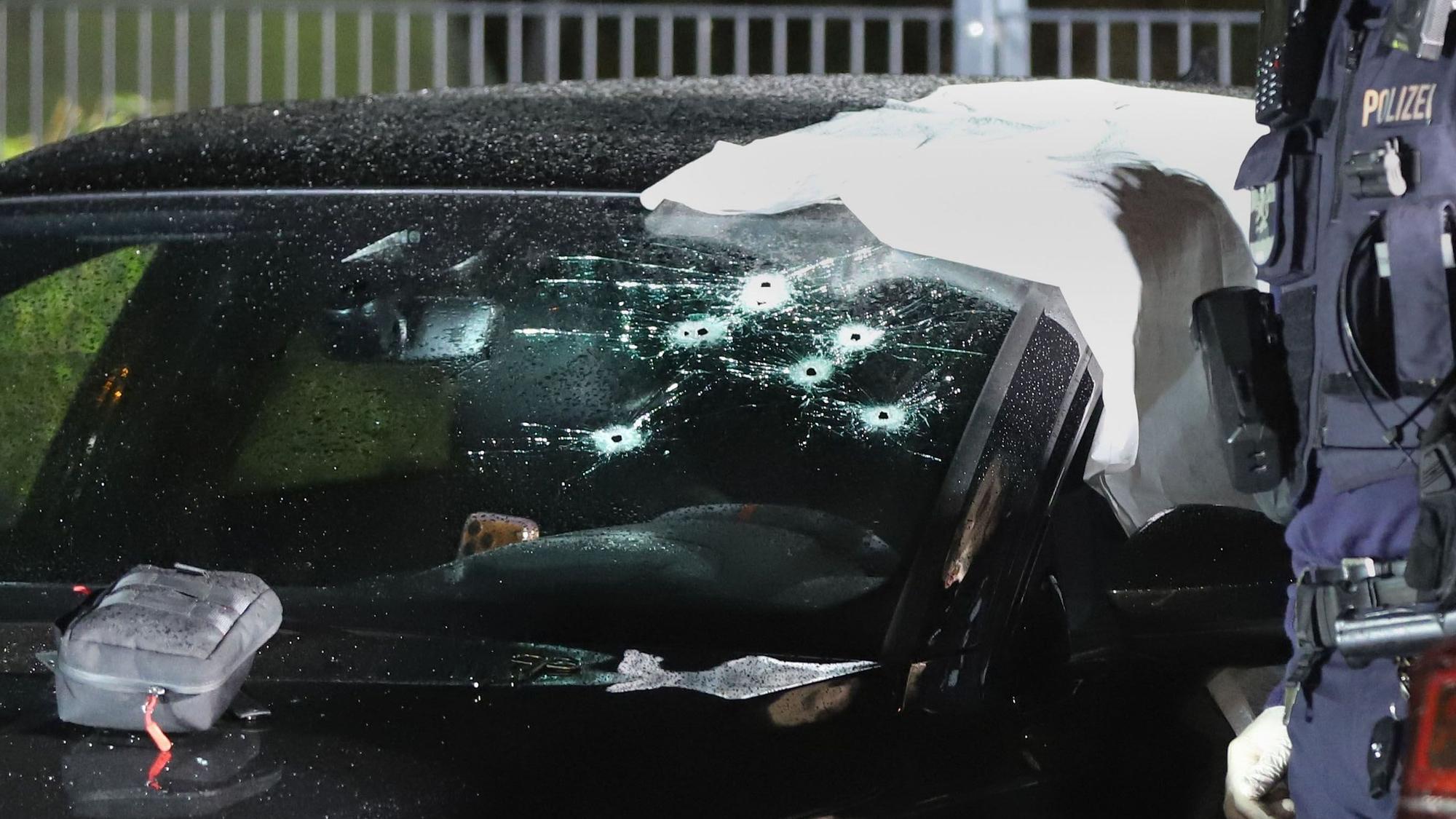 Dezember 2025: In diesem Auto wurde ein 36-Jähriger in Dellbrück zum Opfer eines Attentats.