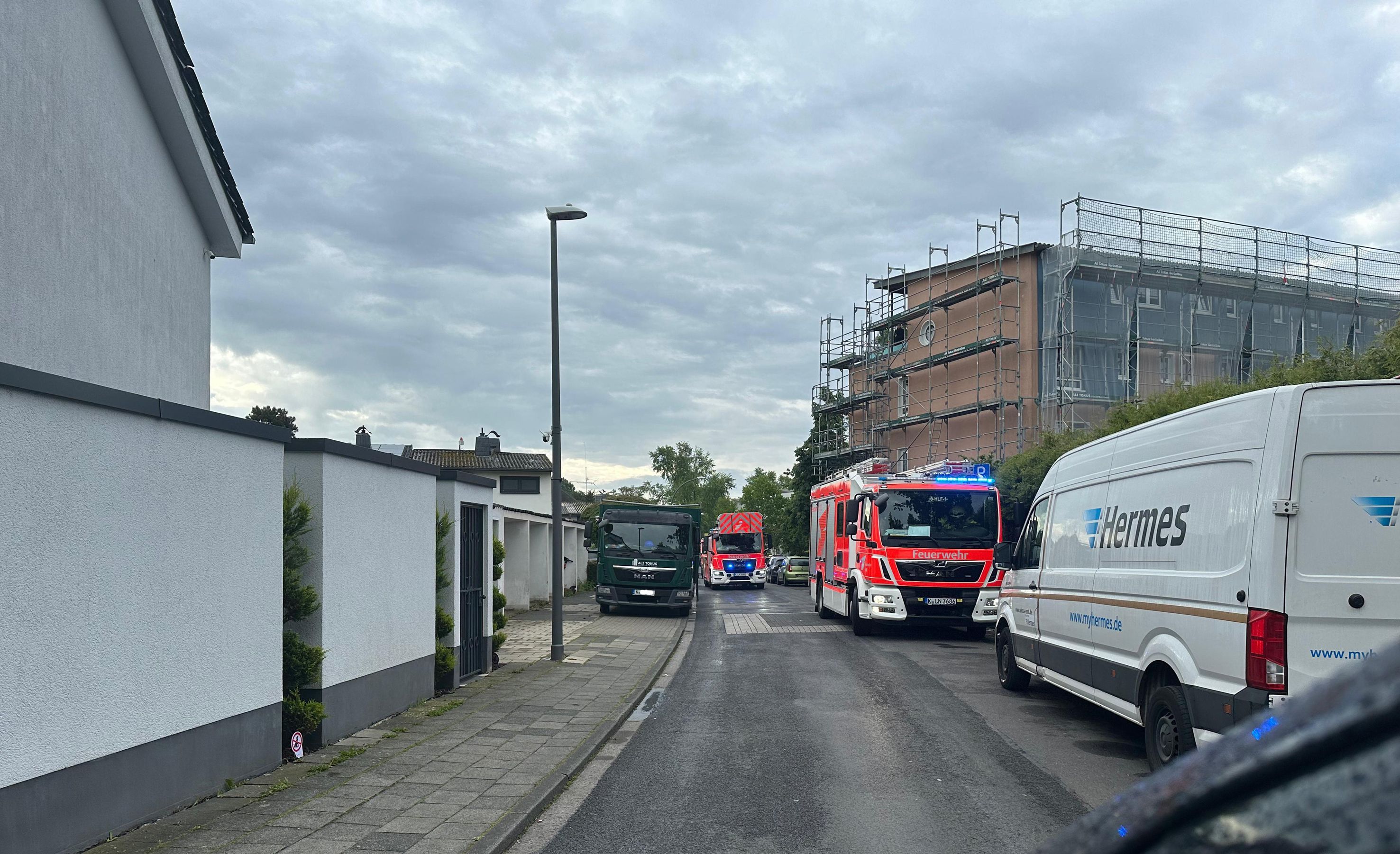 Feuerwehreinsatz in der Siedlung Schönrath, in der die Straßen schmal sind.