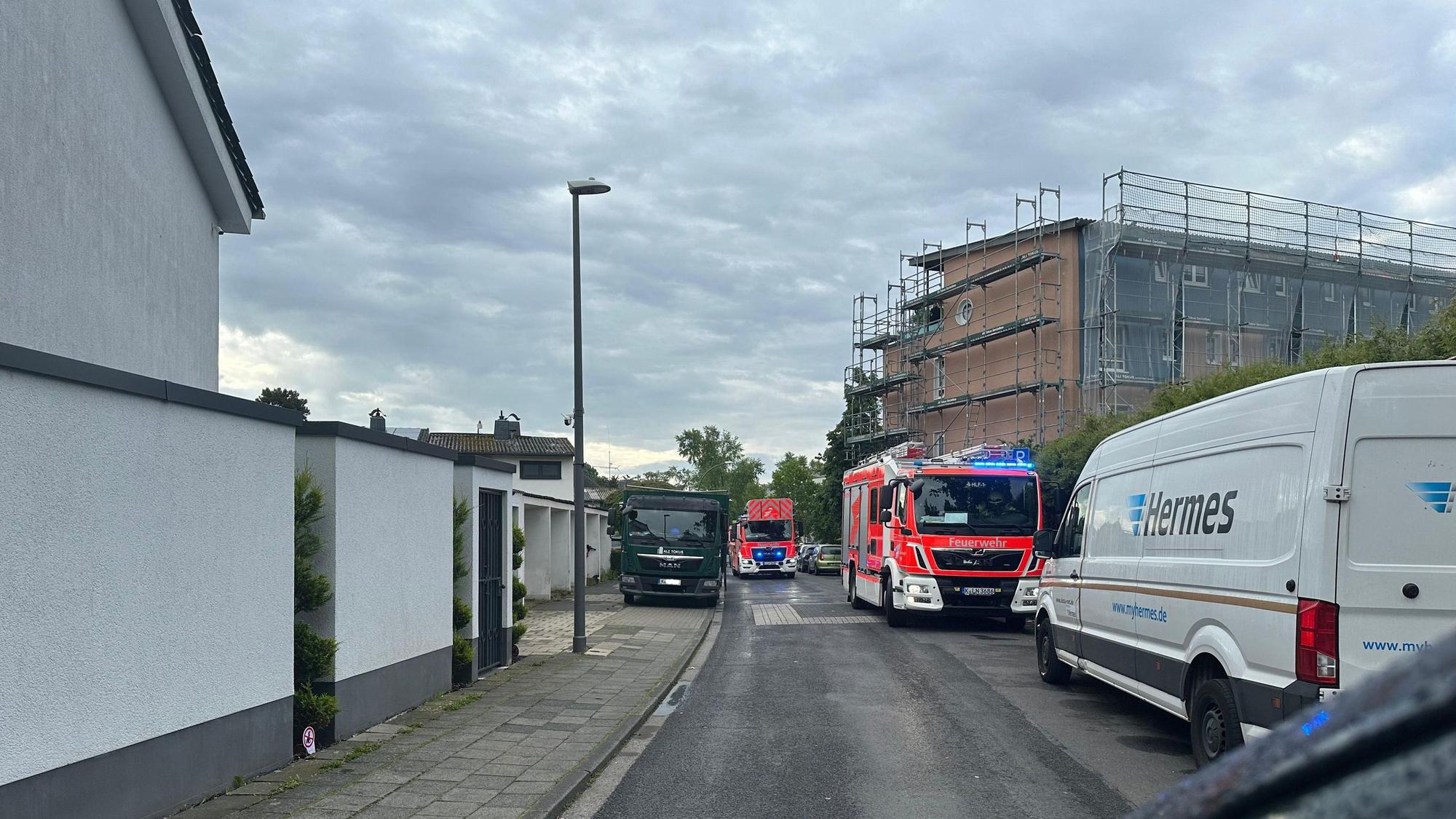 Feuerwehreinsatz in der Siedlung Schönrath, in der die Straßen schmal sind.