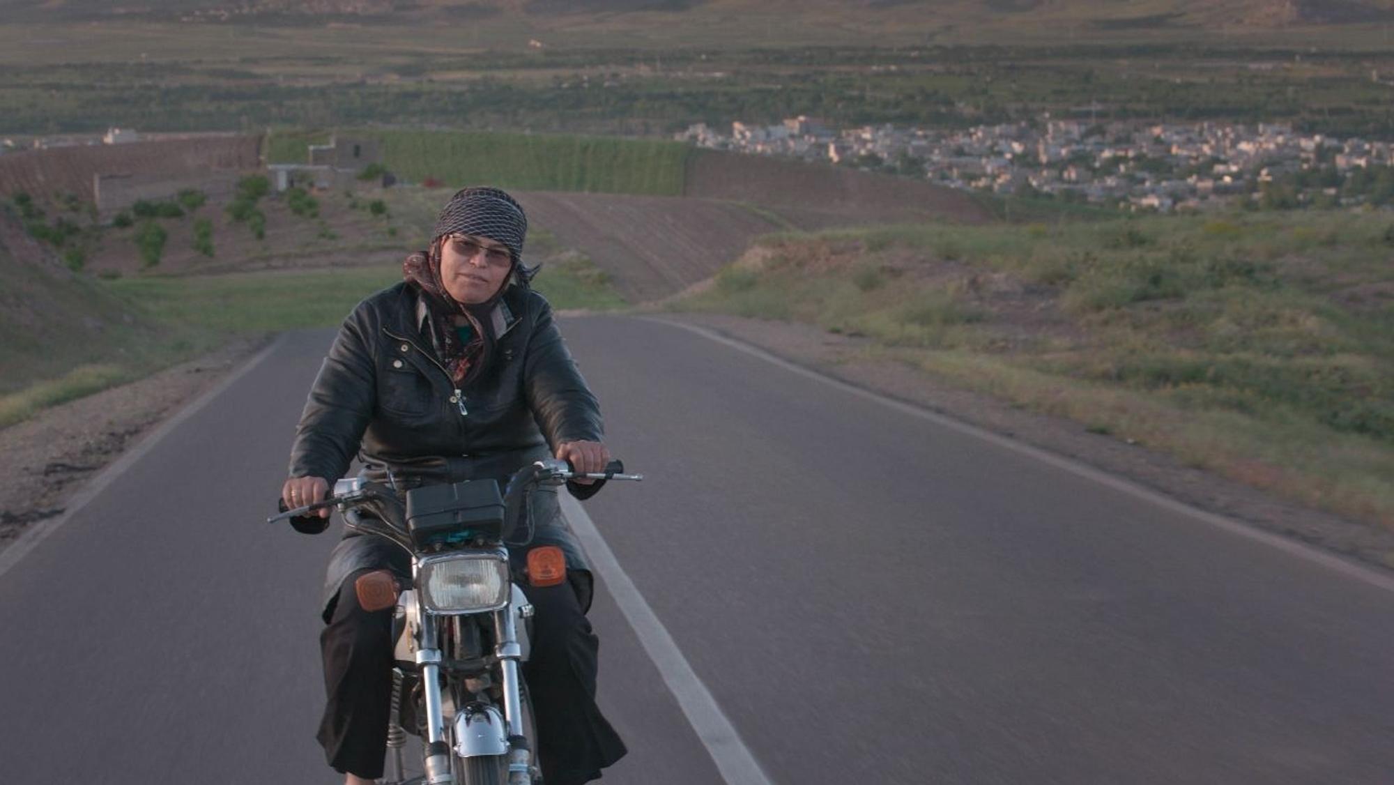 Szene aus dem Dokumentarfilm „Cutting through Rocks“