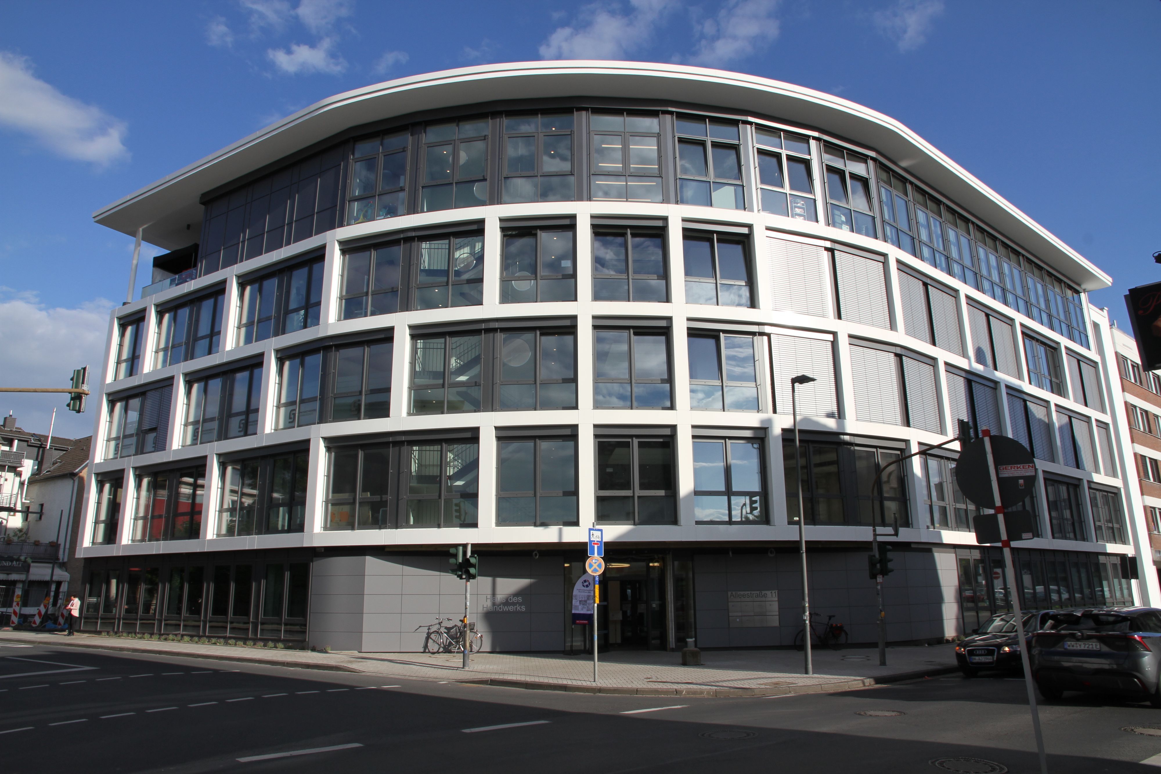 Kreishandwerkerschaft Bonn/Rhein-Sieg eröffnet Ihr neues Haus des Handwerks, großer Saal