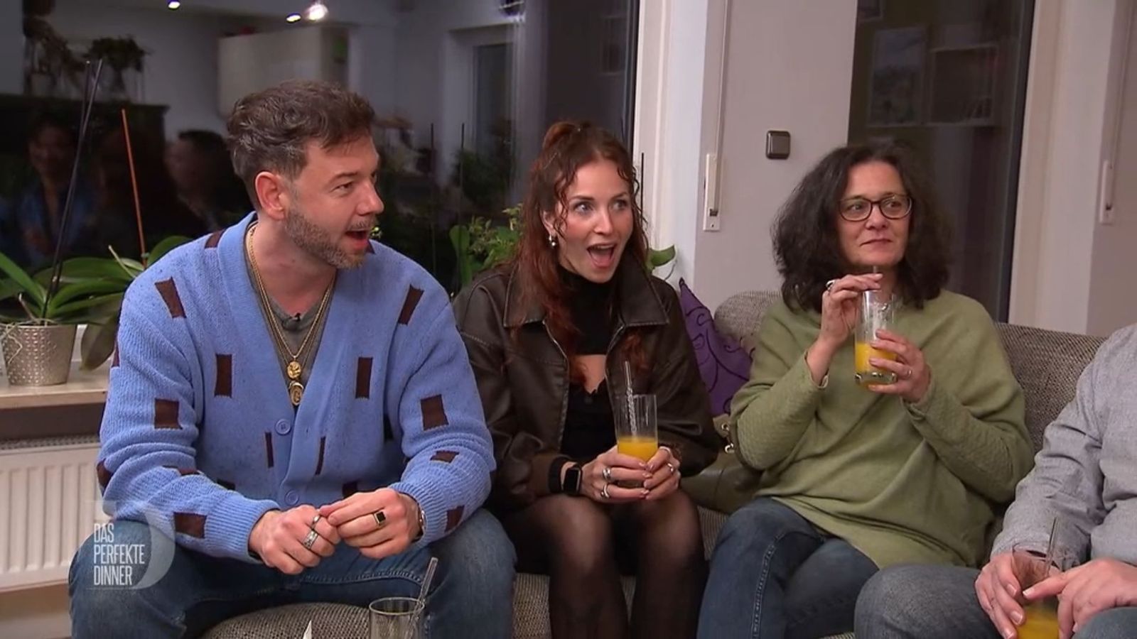 Als Mathias, Lui und Angela (von links) Ragils Follower-Zahl hören, sind sie platt.
 (Bild: RTL)