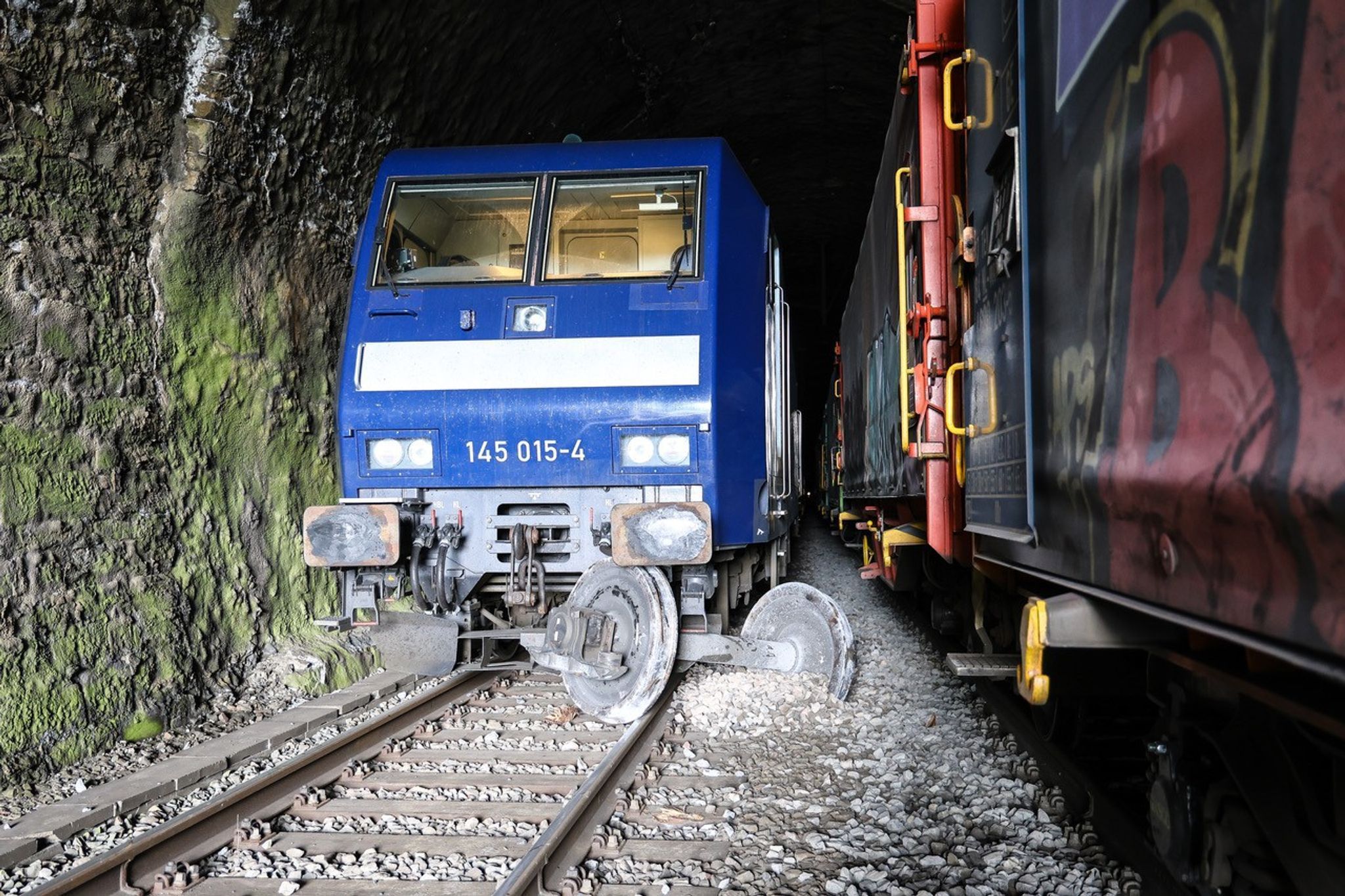 Güterzug entgleist in Tunnel in Plettenberg