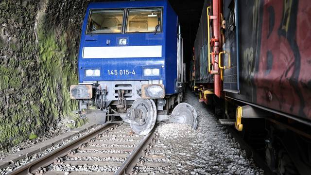 Güterzug entgleist in Tunnel in Plettenberg