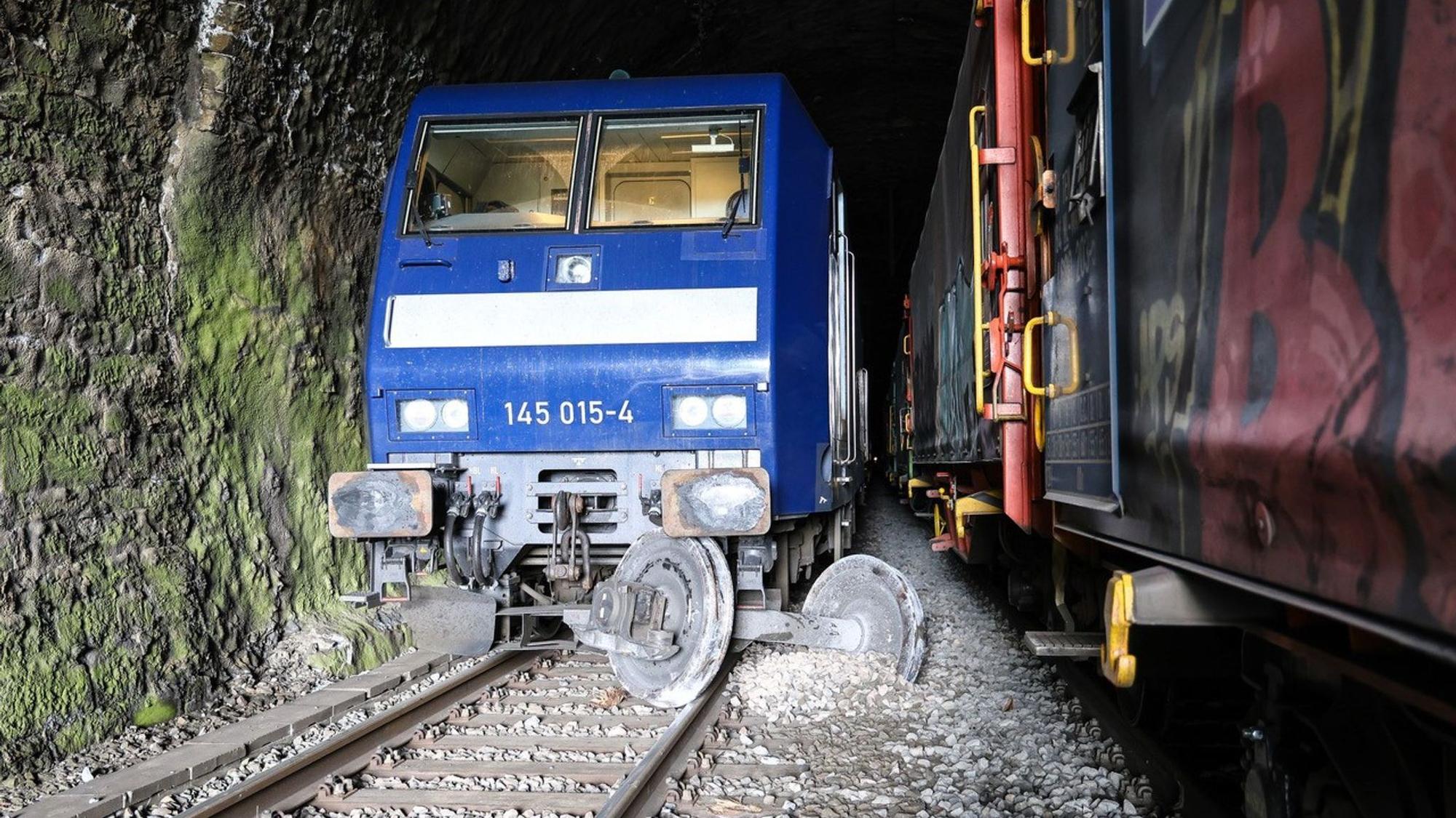Güterzug entgleist in Tunnel in Plettenberg