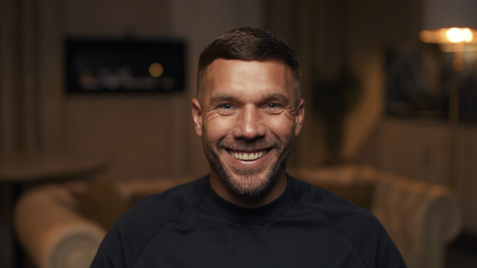 Lukas Podolski, der im Sommer 41 wird, dürfte der einzige Spieler der Mannschaft von 2006 sein, der immer noch seine Fußballschuhe schnürt. Der polnischstämmige Kölner kickt noch für Górnik Zabrze - in Polen. (Bild: ZDF)