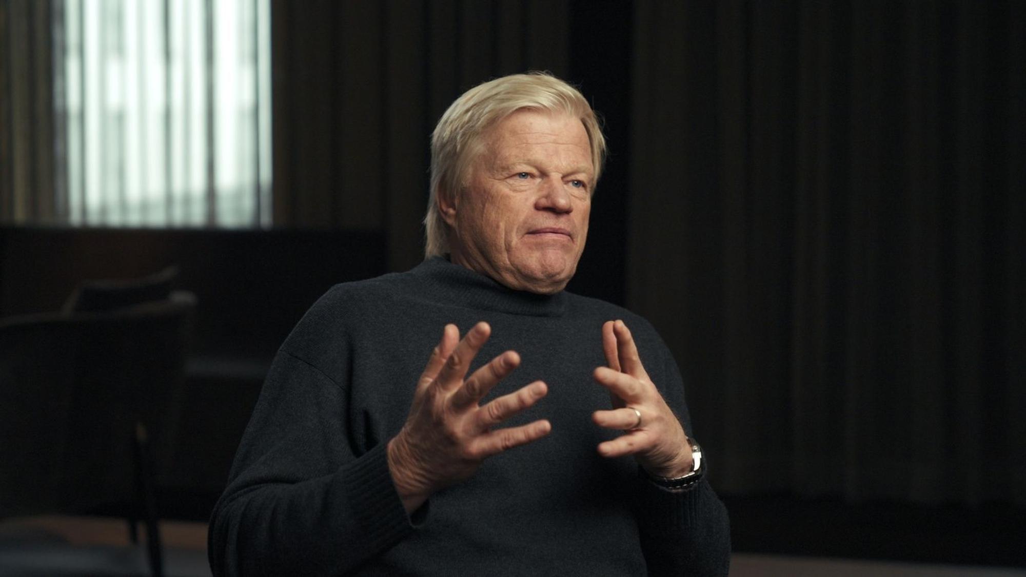 Oliver Kahn, ehemals bester Torhüter der Welt, war einer der ganz wenigen internationalen Superstars im deutschen Team 2006. Ausgerechnet er sollte seinen Platz im Tor räumen. In ungewohnter Offenheit erinnert sich der heute 56-Jährige an jene Zeit. (Bild: ZDF)