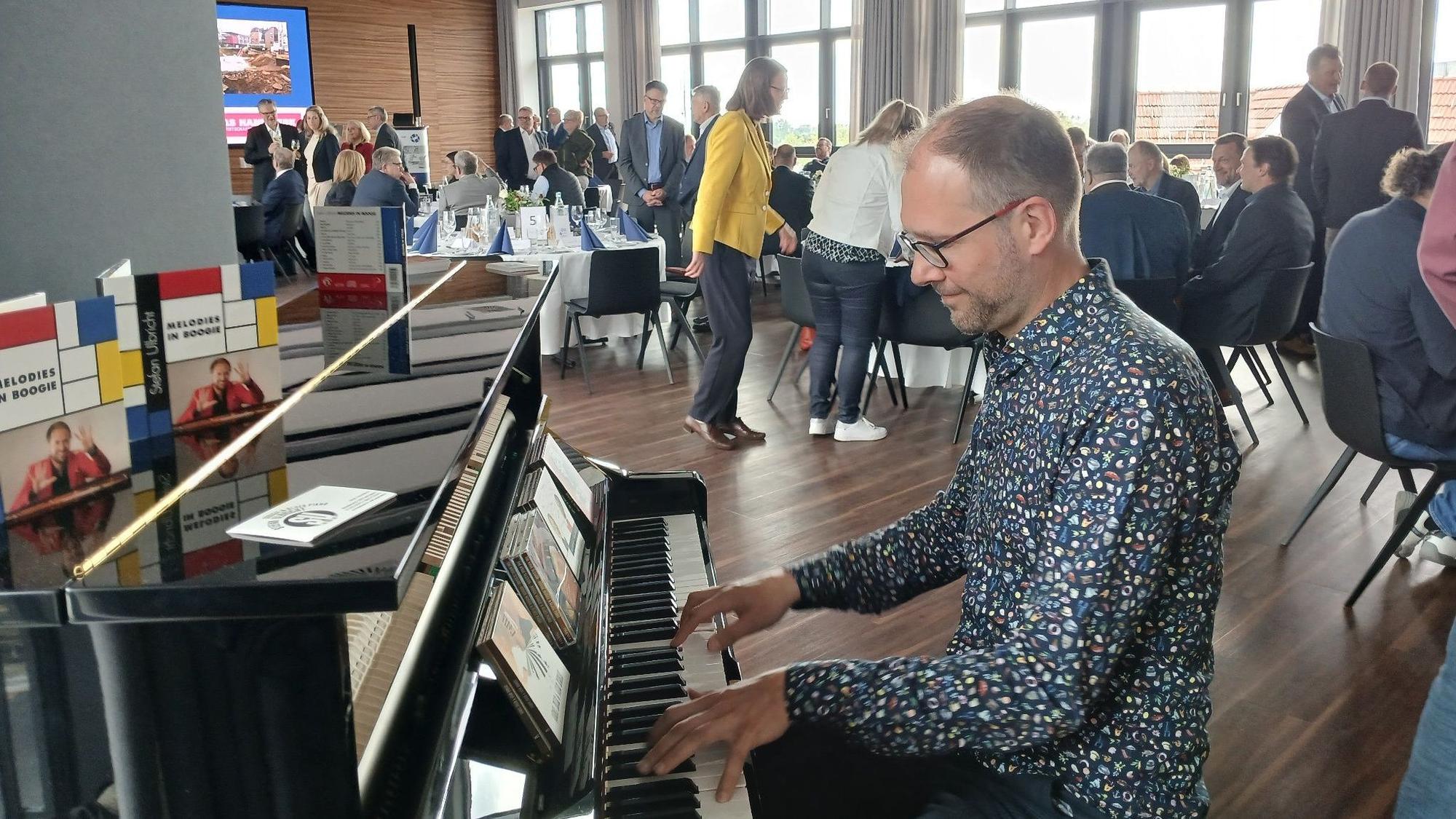 Kreishandwerkerschaft Bonn/Rhein-Sieg eröffnet Ihr neues Haus des Handwerks, Pianist Stefan Ulbricht