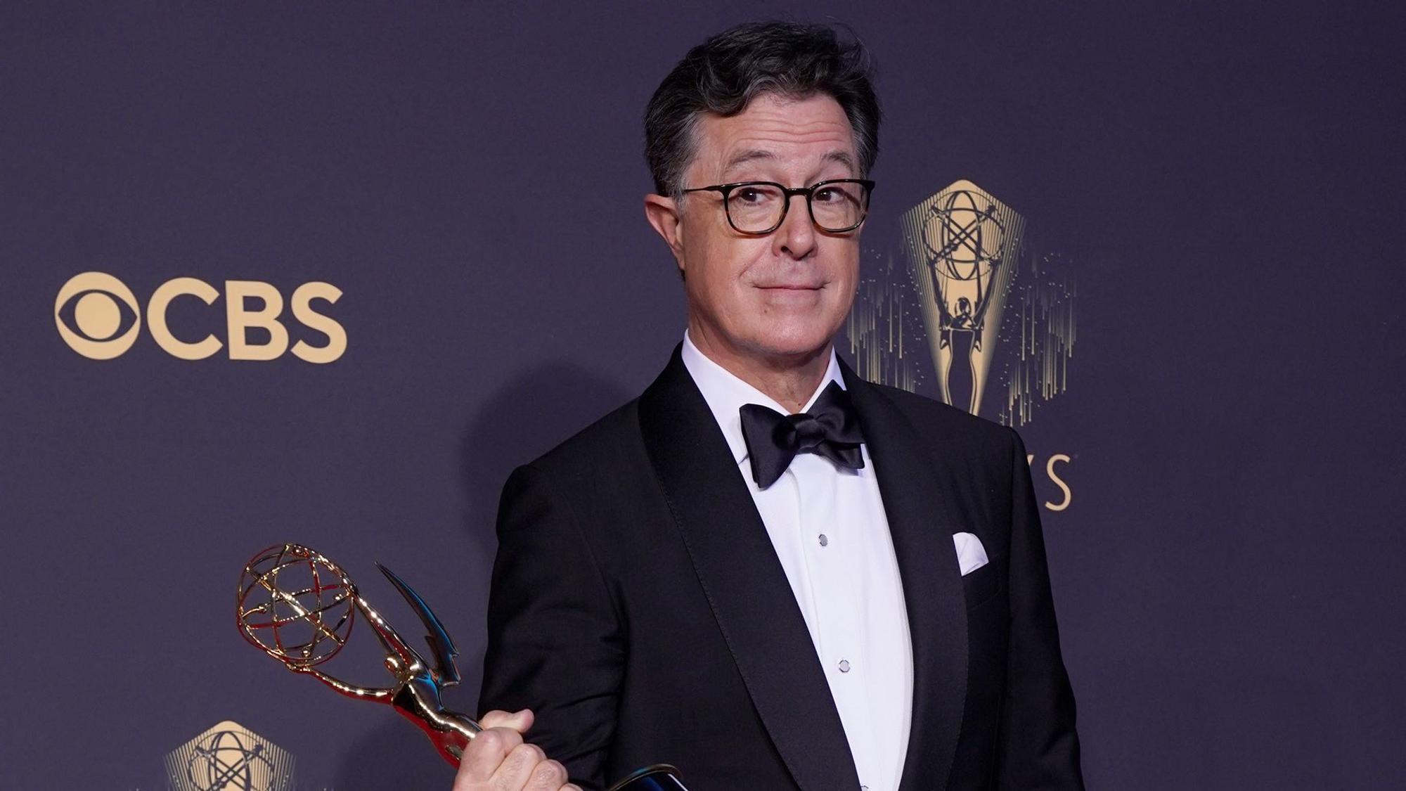 Stephen Colbert hat in seiner Karriere elf Mal den US-Fernsehpreis Emmy gewonnen, hier 2021 für ein Special zur Wahl 2020.