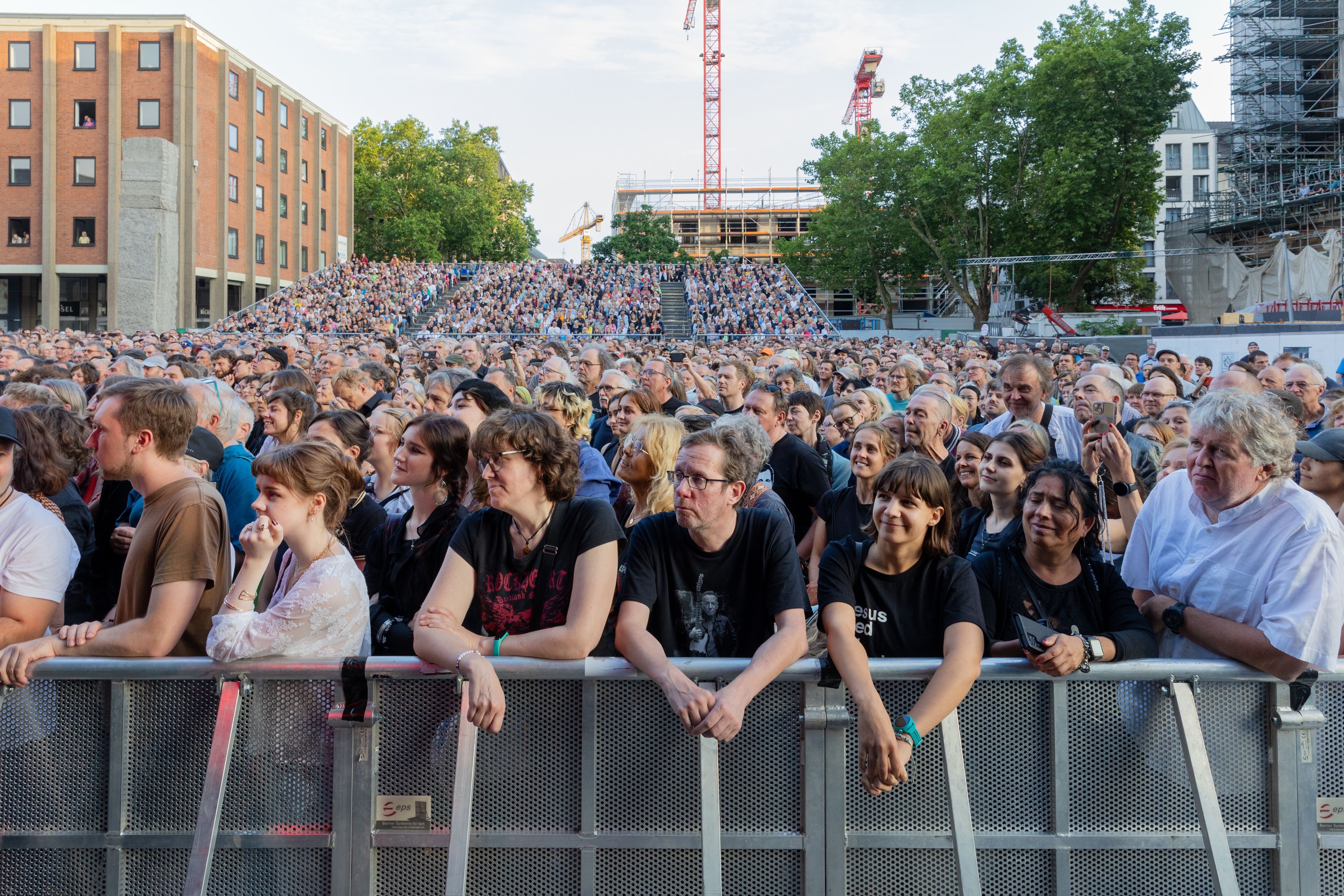 Die Zuschauer beim Konzert von Patti Smith im Juli 2025.