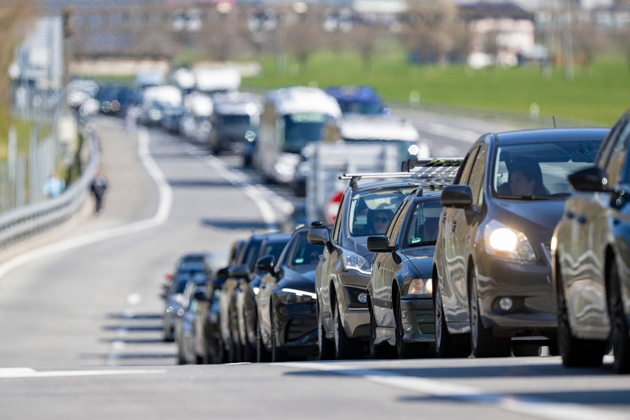Schweiz will bei Ausländern für Durchfahrt kassieren