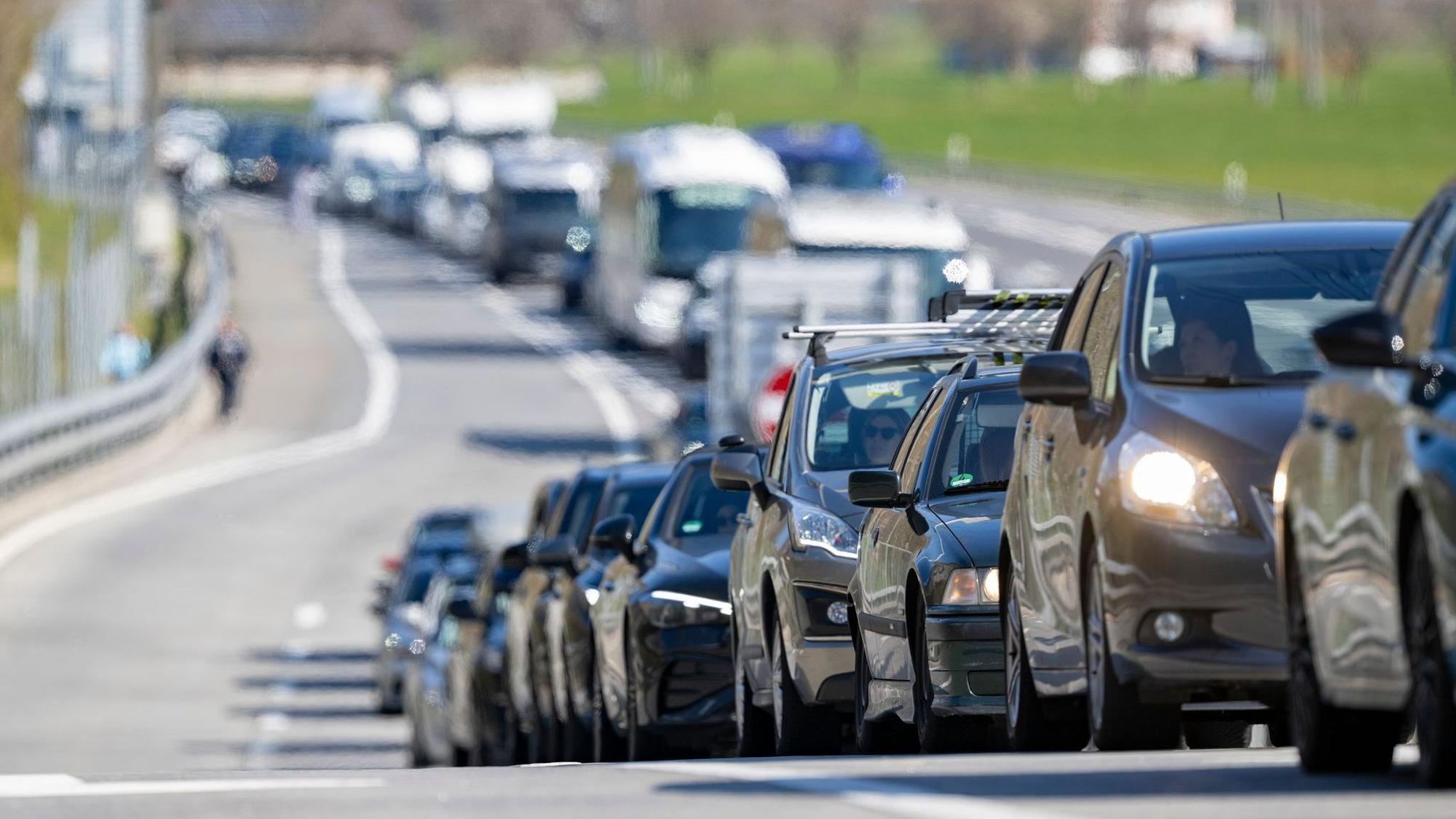 Schweiz will bei Ausländern für Durchfahrt kassieren