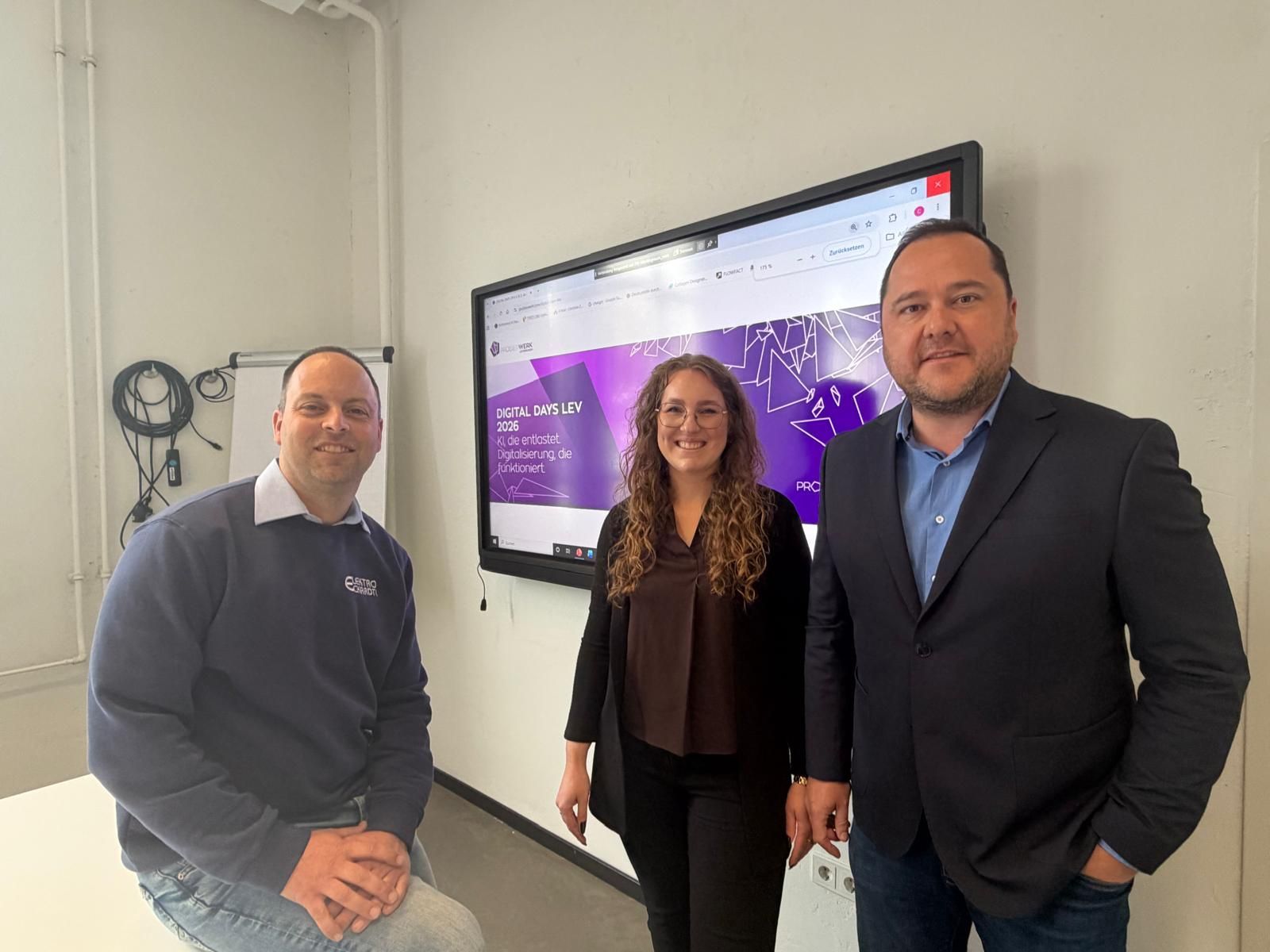 Simon Eckardt, Theresa Münzhuber, und Benjamin Schulz wollen bei den  „Digital Days Lev 2026“ zeigen, wie KI in Leverkusener Unternehmen praktisch eingesetzt werden kann.