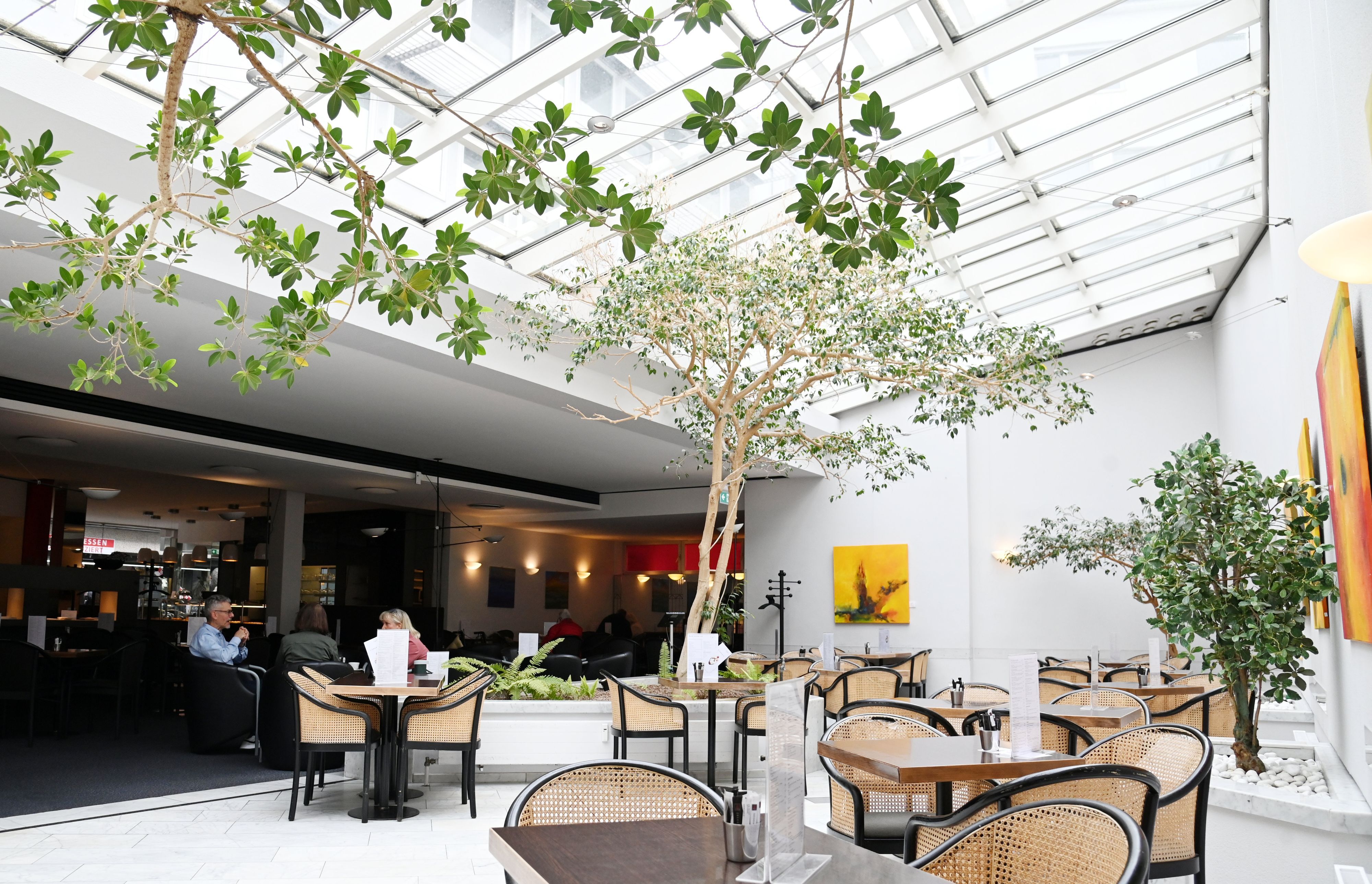 Das Café hat 270 Plätze und wurde zuletzt 2006 modernisiert.