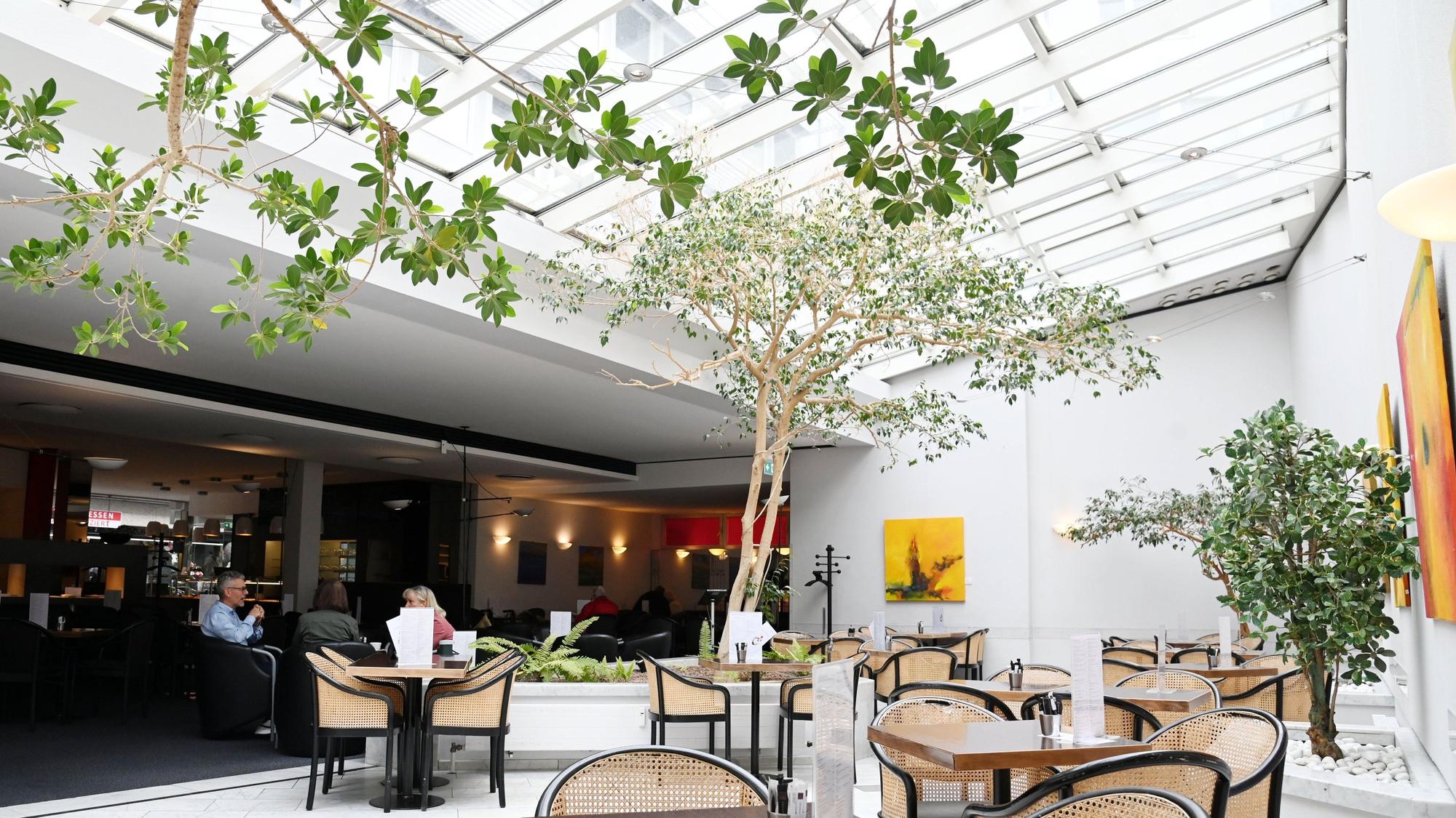 Das Café hat 270 Plätze und wurde zuletzt 2006 modernisiert.