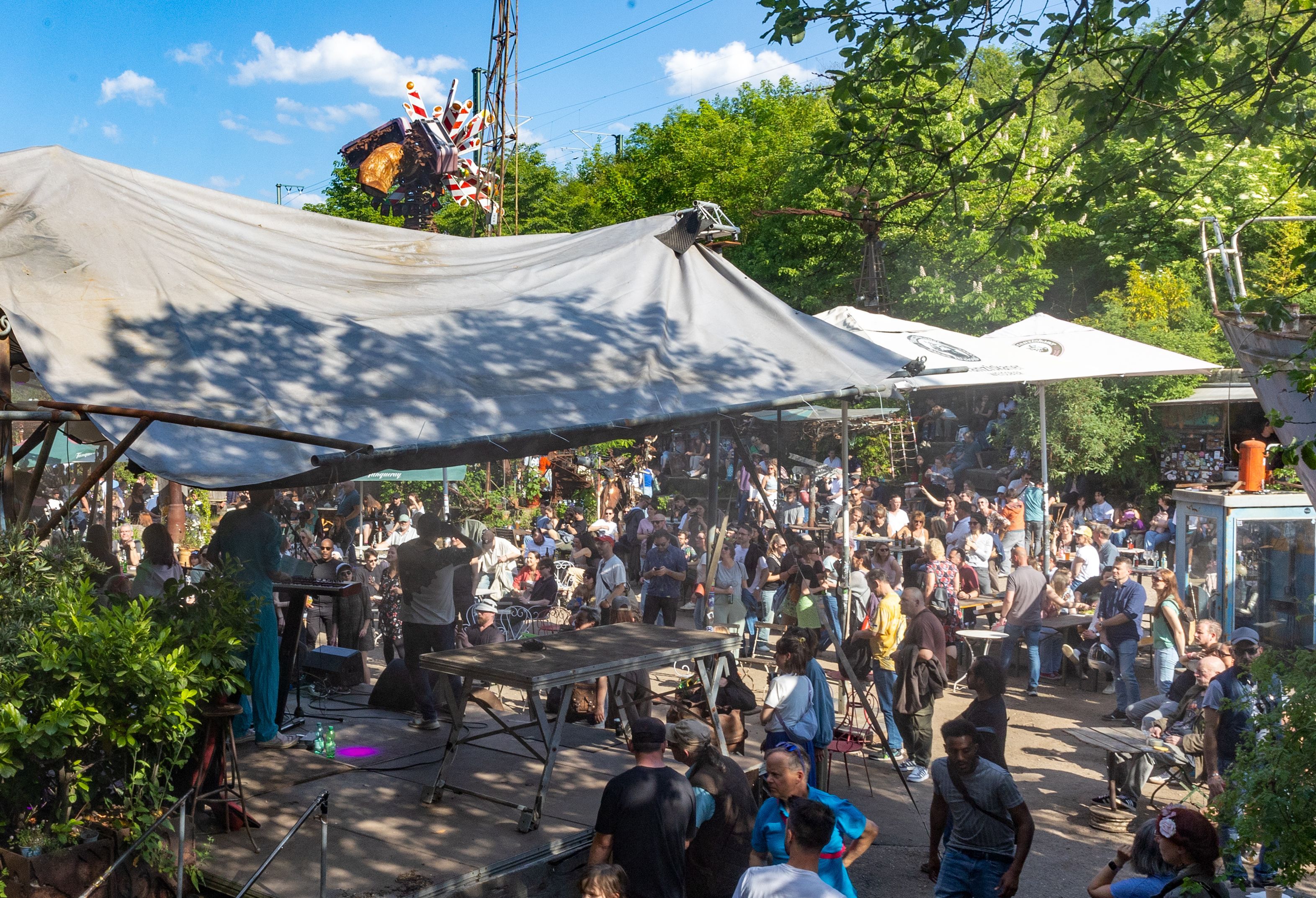 Eine Veranstaltung im Skulpturenpark und Biergarten des Eventortes Odonien.