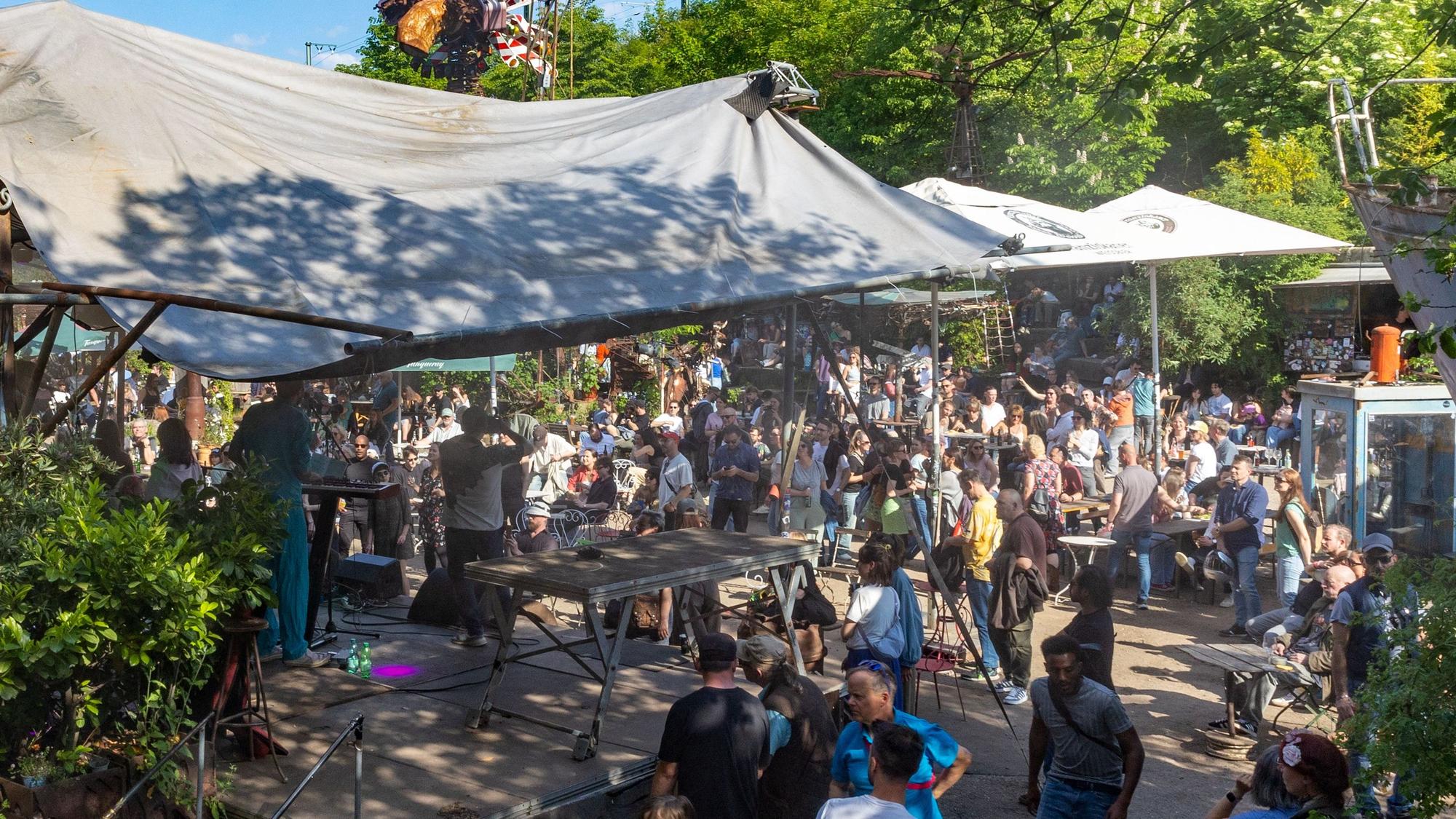 Eine Veranstaltung im Skulpturenpark und Biergarten des Eventortes Odonien.