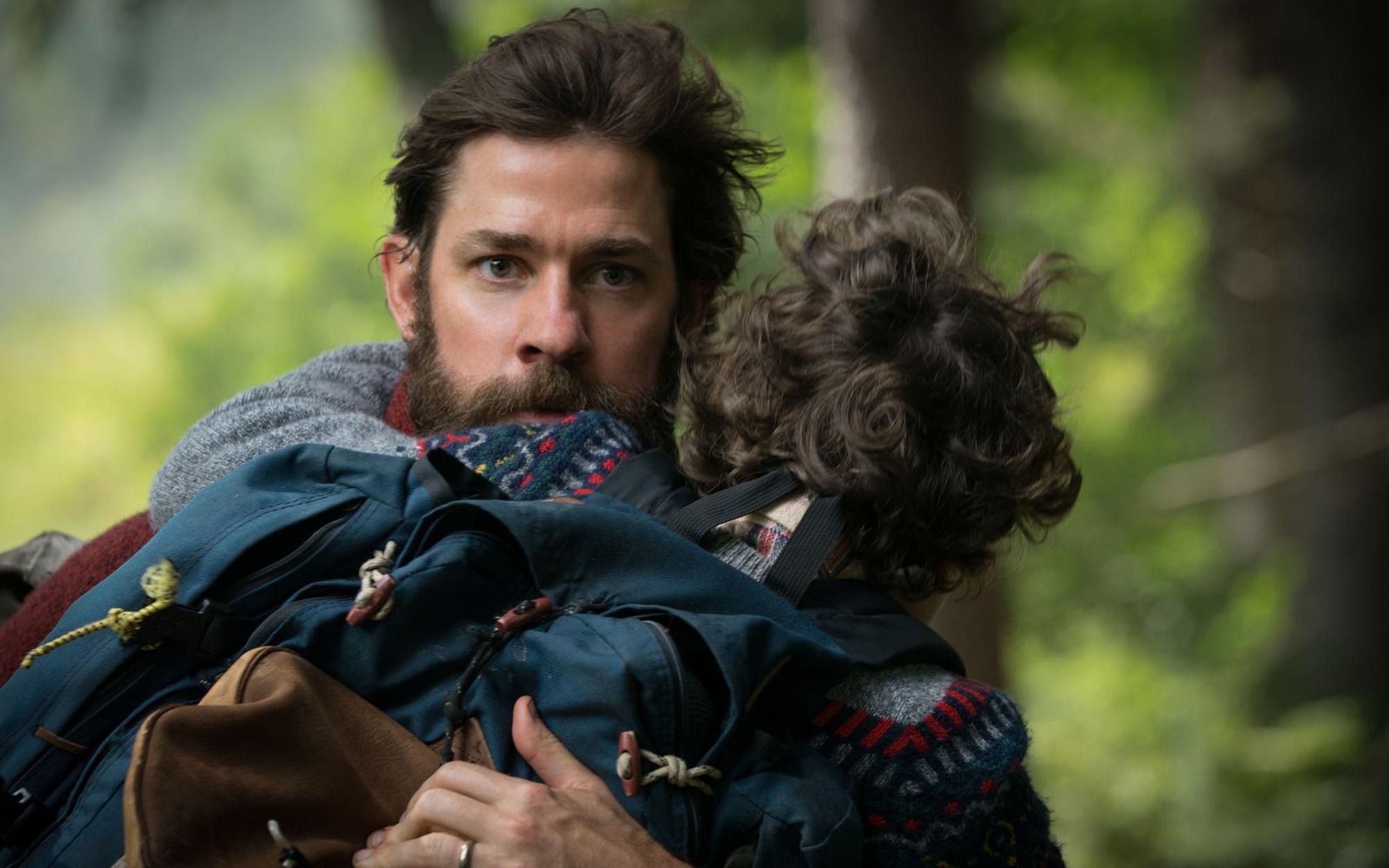 Der kleinste Laut bringt tödliche Aliens auf den Plan: In „A Quiet Place“ spielte John Krasinski nicht nur die Hauptrolle, er führte bei dem hochgelobten Horror-Thriller auch Regie. (Bild: 2018 Paramount Pictures)