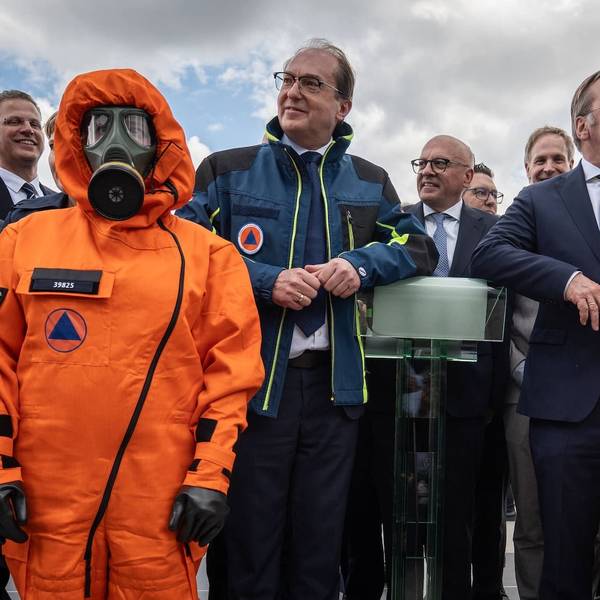Neuer „Pakt" für den Zivilschutz: Innenminister Alexander Dobrindt und Verteidigungsminister Boris Pistorius bei der Präsentation vor dem Berliner Hauptbahnhof. /Chris Emil Janssen
