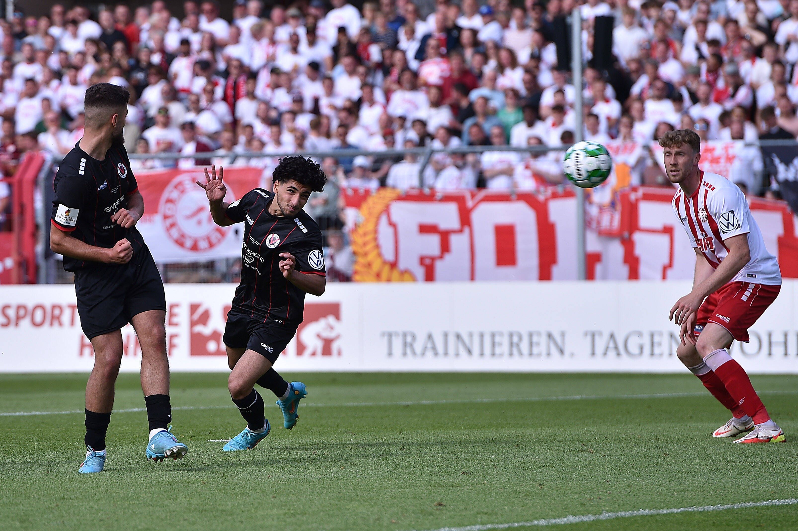 Fußball Mittelrheinpokal Finale SC Fortuna Köln - Viktoria Köln am 21.05.2022 im Sportpark Höhenberg in Köln Tor zum 2:0 durch Youssef Amyn  Köln  *** Soccer Mittelrheinpokal Final SC Fortuna Köln Viktoria Köln on 21 05 2022 at Sportpark Höhenberg in Cologne Goal to 2 0 by Youssef Amyn Cologne xHDx