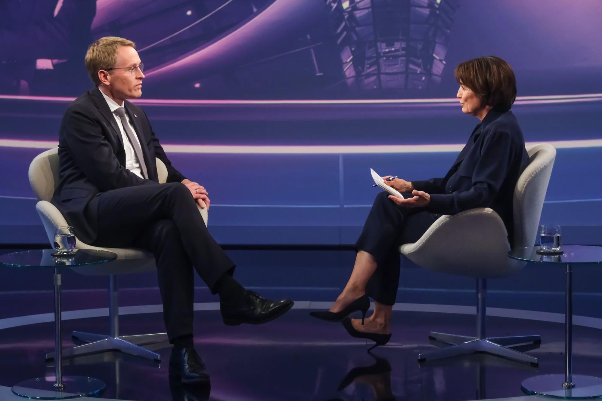 Die Menschen wollten, dass Probleme gelöst werden, egal von wem, sagt Daniel Günther bei Sandra Maischberger. (Bild: WDR / Oliver Ziebe)