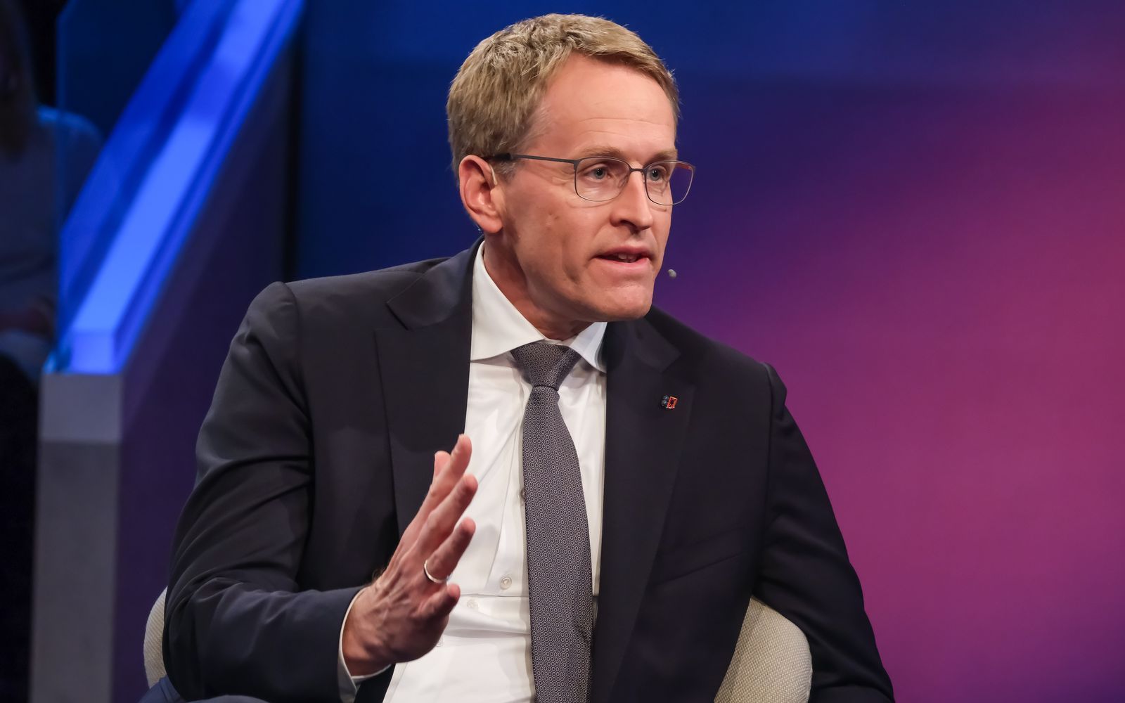 CDU-Ministerpräsident Daniel Günther kritisierte am Mittwochabend bei „Maischberger“ die Arbeit der schwarz-roten Koalition. (Bild: WDR / Oliver Ziebe)
