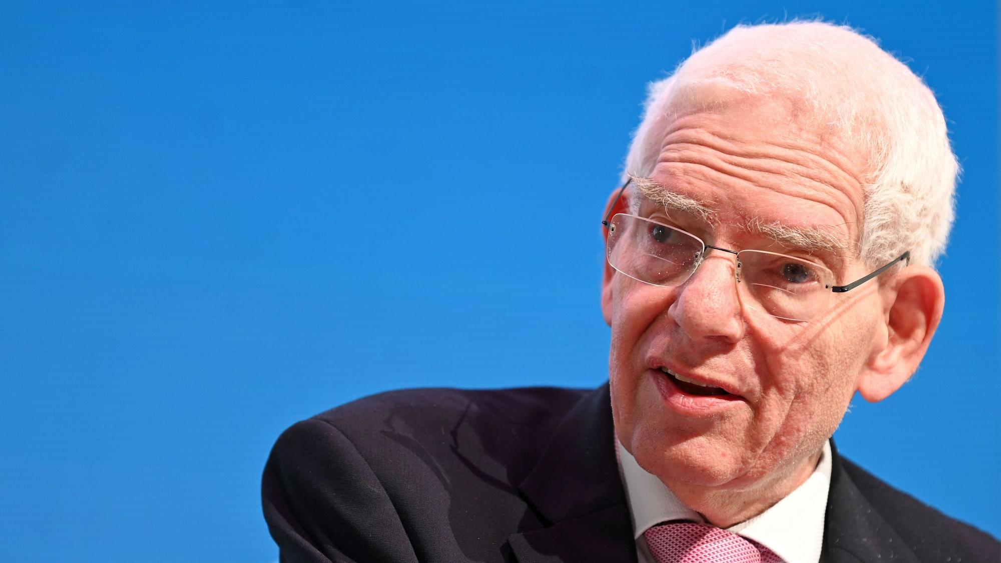 Josef Schuster, Präsident des Zentralrats der Juden, spricht während der Verleihung des Paul-Spiegel-Preises 2025 im Humboldt-Carré in Berlin. (Archivbild)