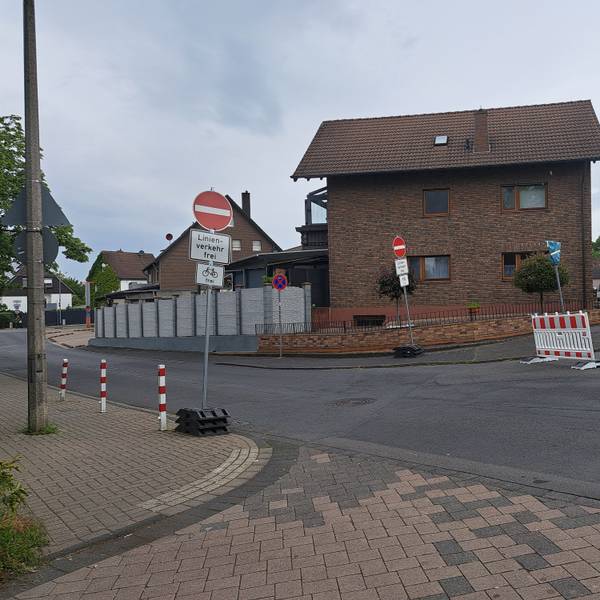 Beim Verkehrsversuch in Niederkassel-Ranzel wurden mehrere Straßen zu Einbahnstraßen gemacht. Das stößt auf Kritik.