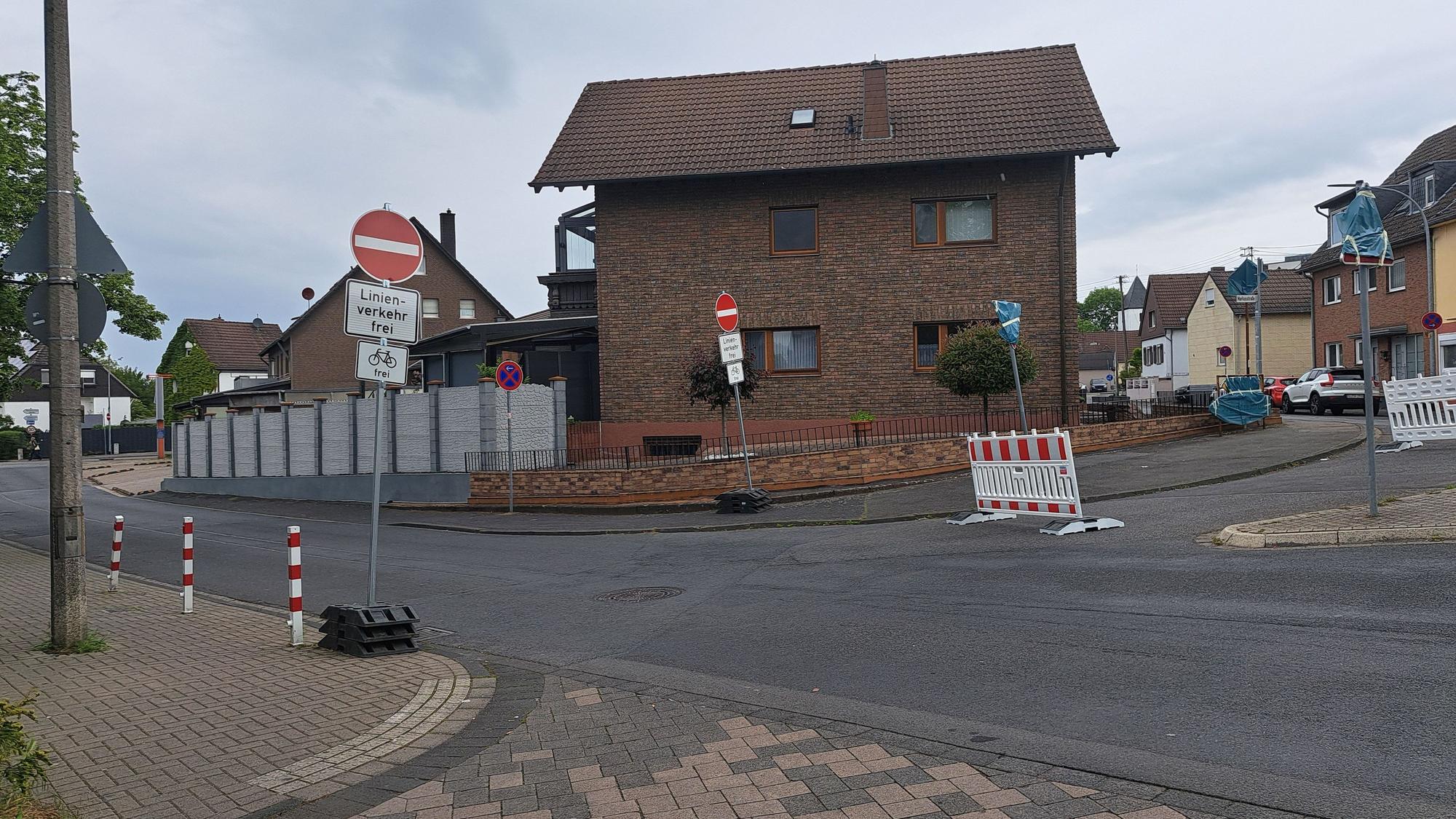 Beim Verkehrsversuch in Niederkassel-Ranzel wurden mehrere Straßen zu Einbahnstraßen gemacht. Das stößt auf Kritik.