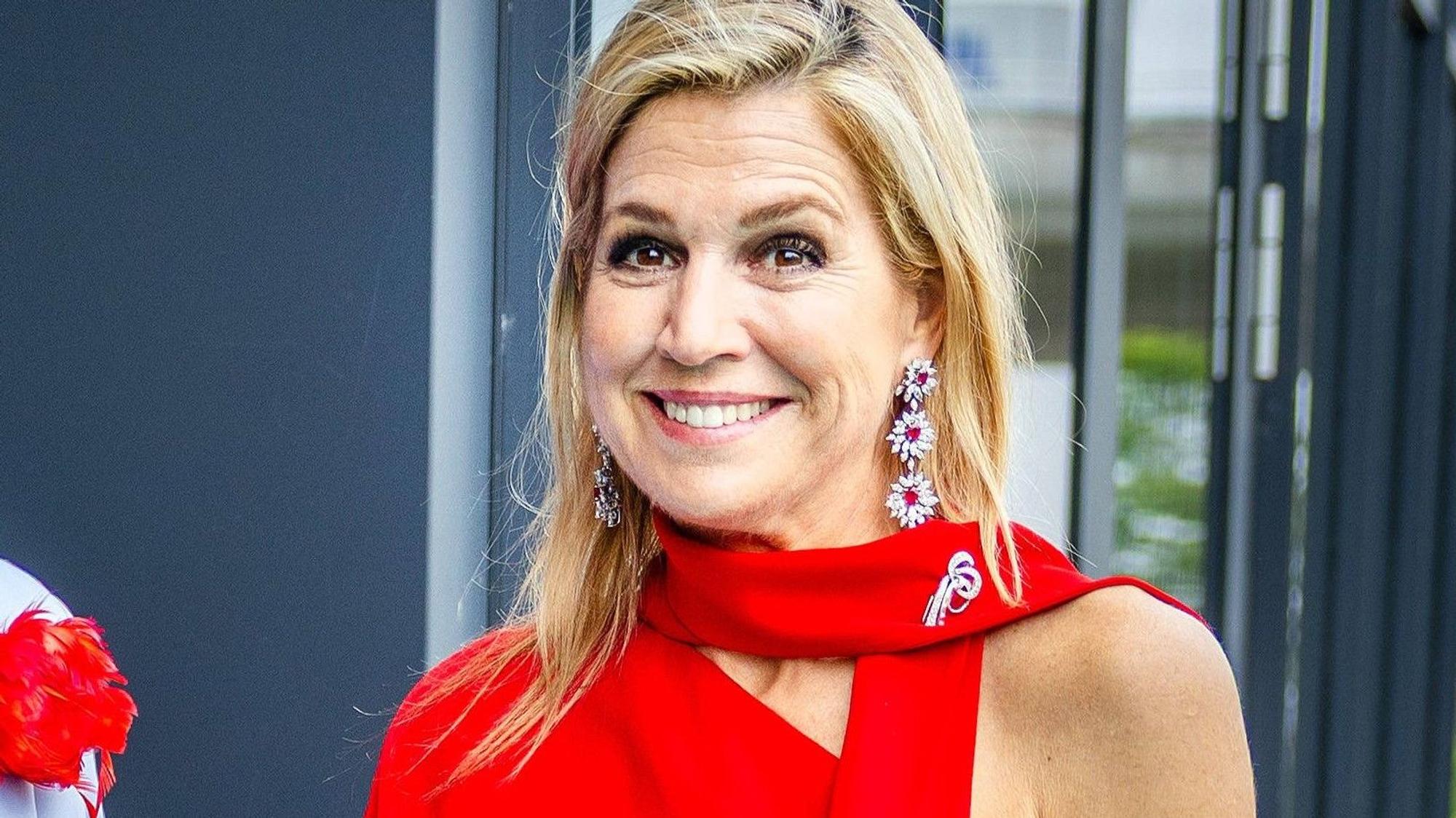 Königin Máxima lächelt und posiert.