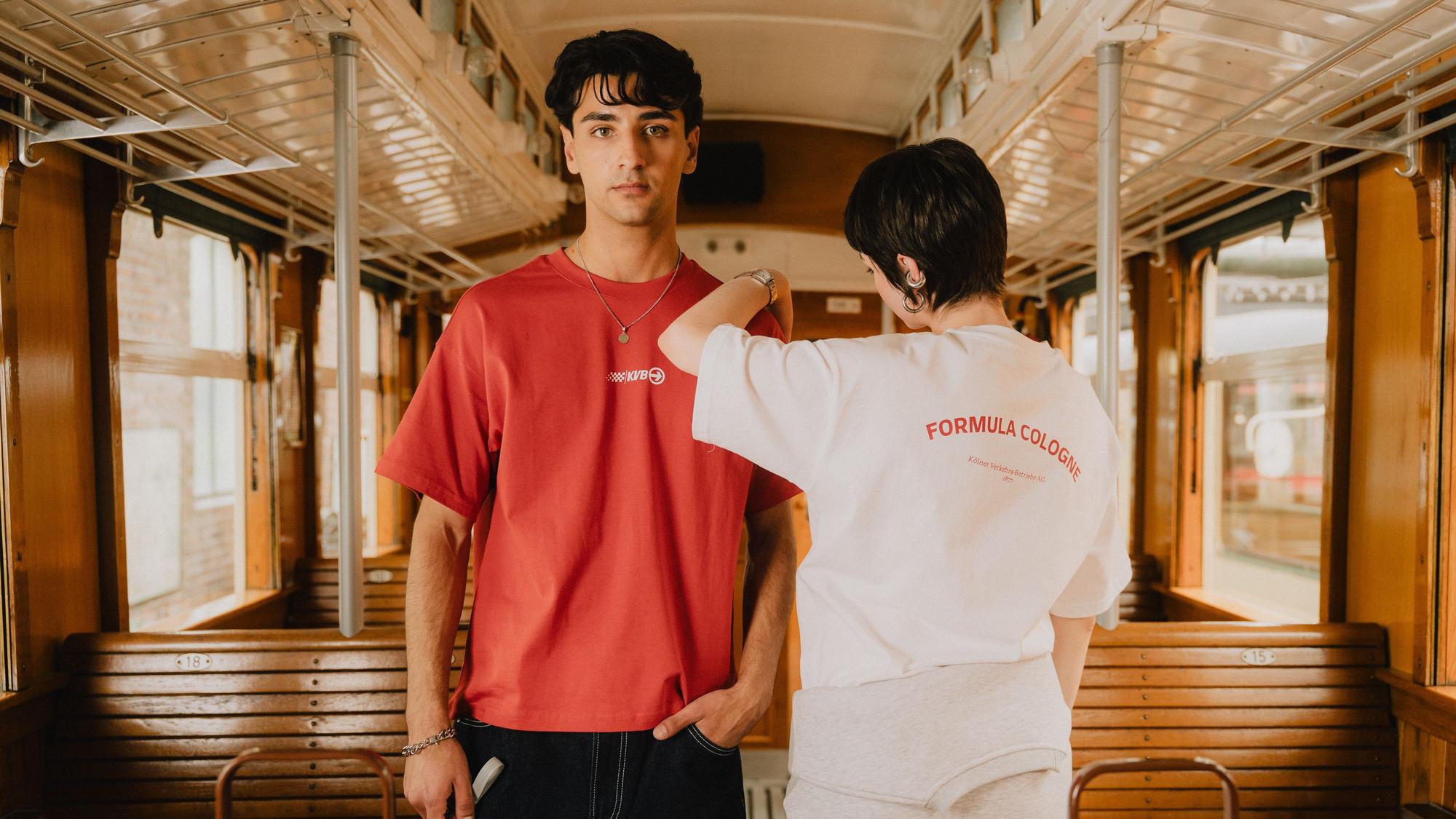 Passt und hat Luft: der neue Race-Style der KVB, natürlich in Rot und Retro-Beige.