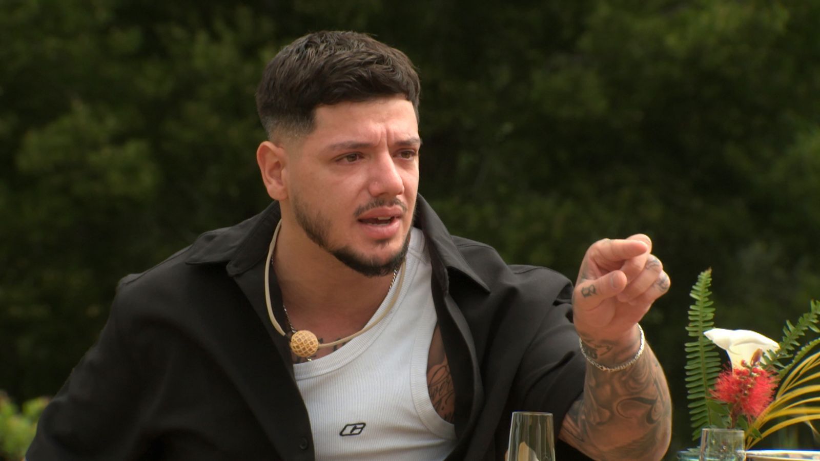 Gök wird emotional.  (Bild: RTL)