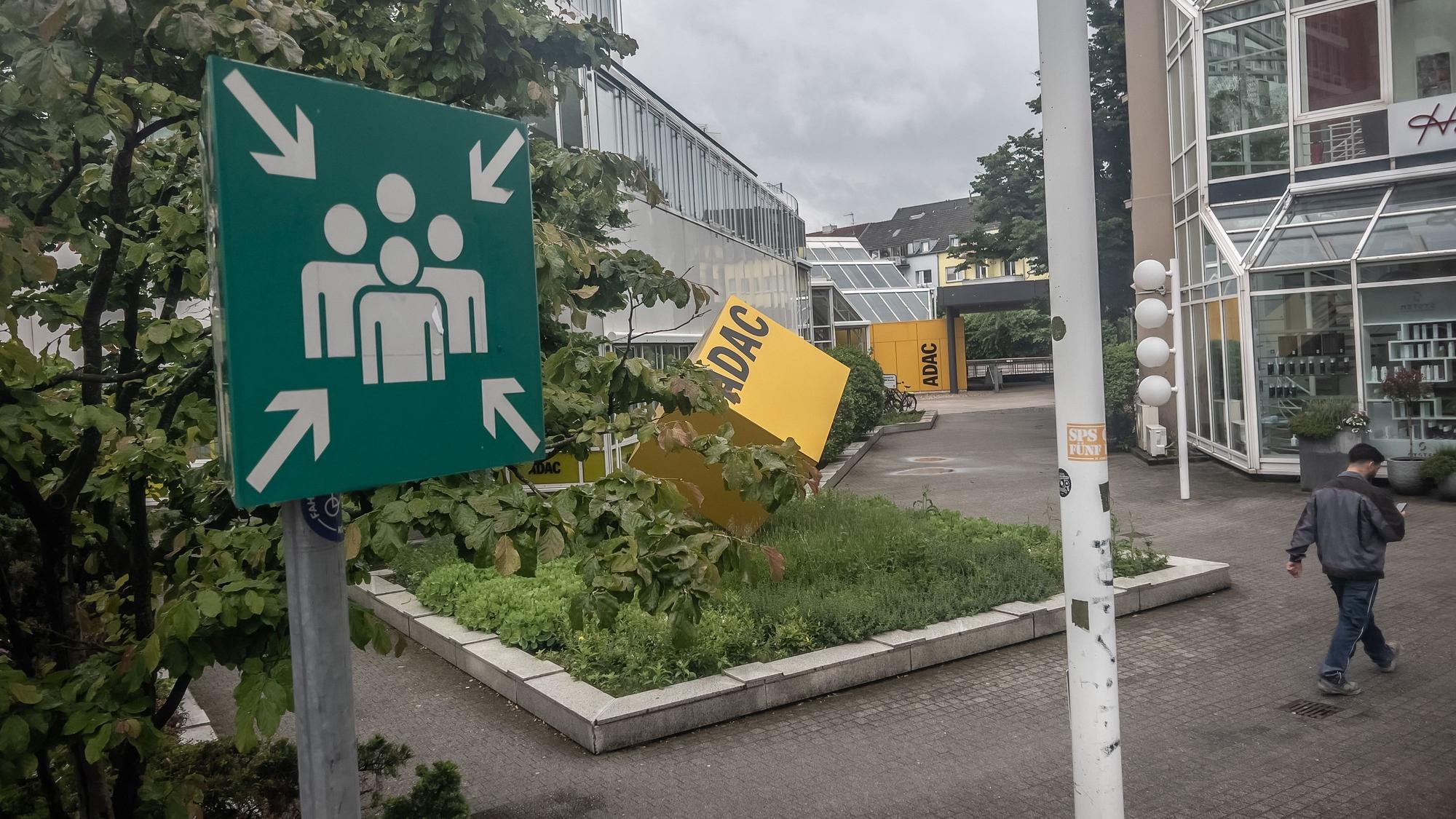 An der Luxemburger Straße nahe der ADAC-Zentrale in unmittelbarer Nähe zum Justizzentrum fand eine Geldübergabe statt. Bild: Ralf Krieger