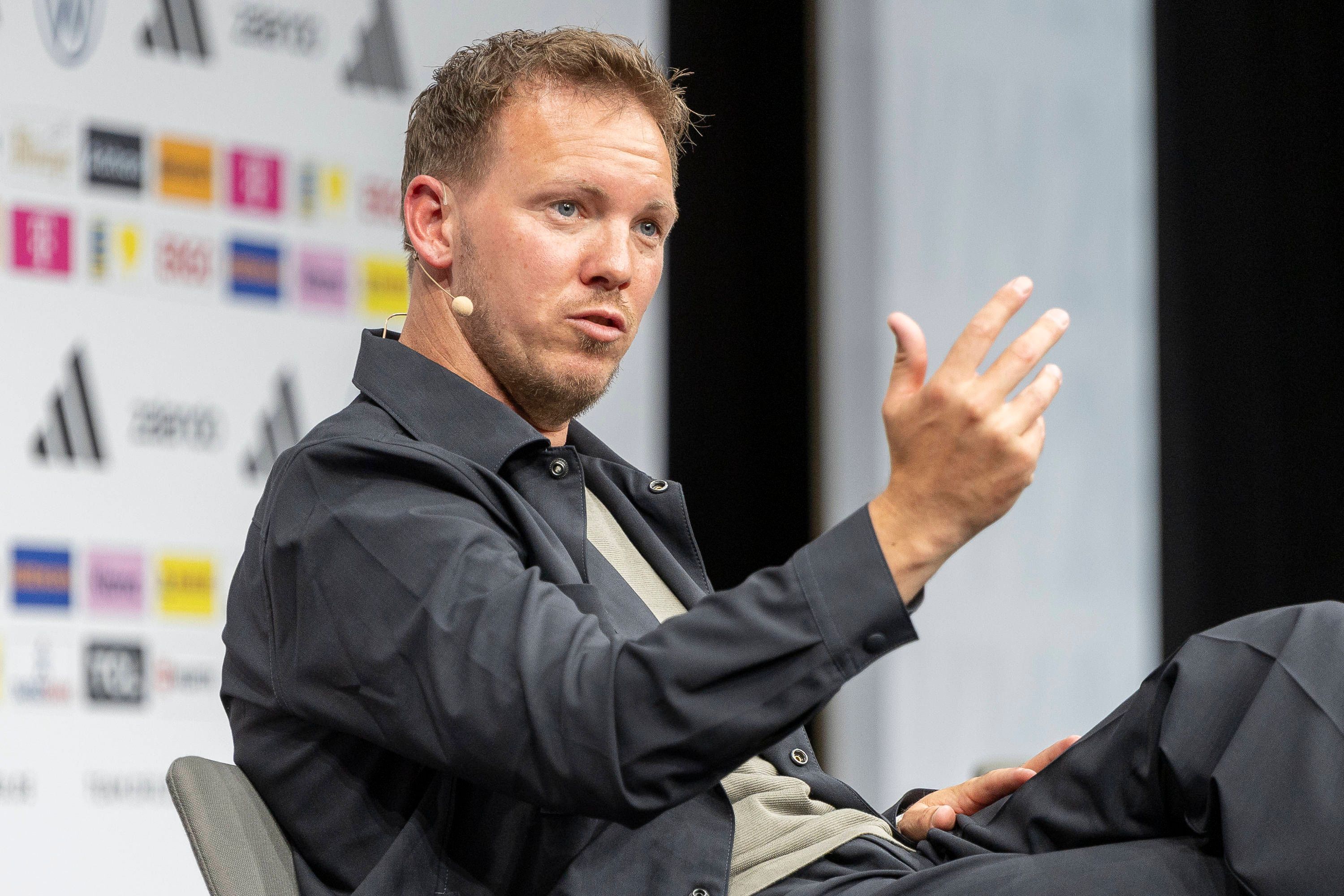 Julian Nagelsmann am Donnerstag bei der als Talkrunde inszenierten Nominierungsshow in Frankfurt