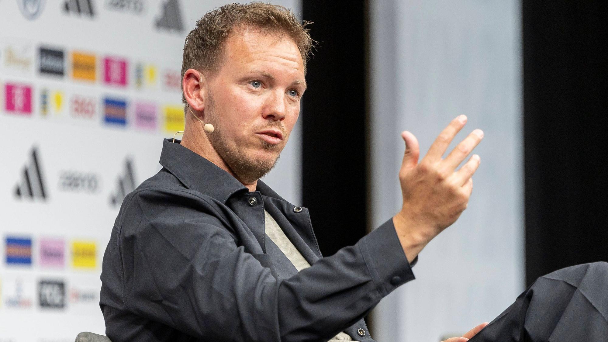 Julian Nagelsmann am Donnerstag bei der als Talkrunde inszenierten Nominierungsshow in Frankfurt