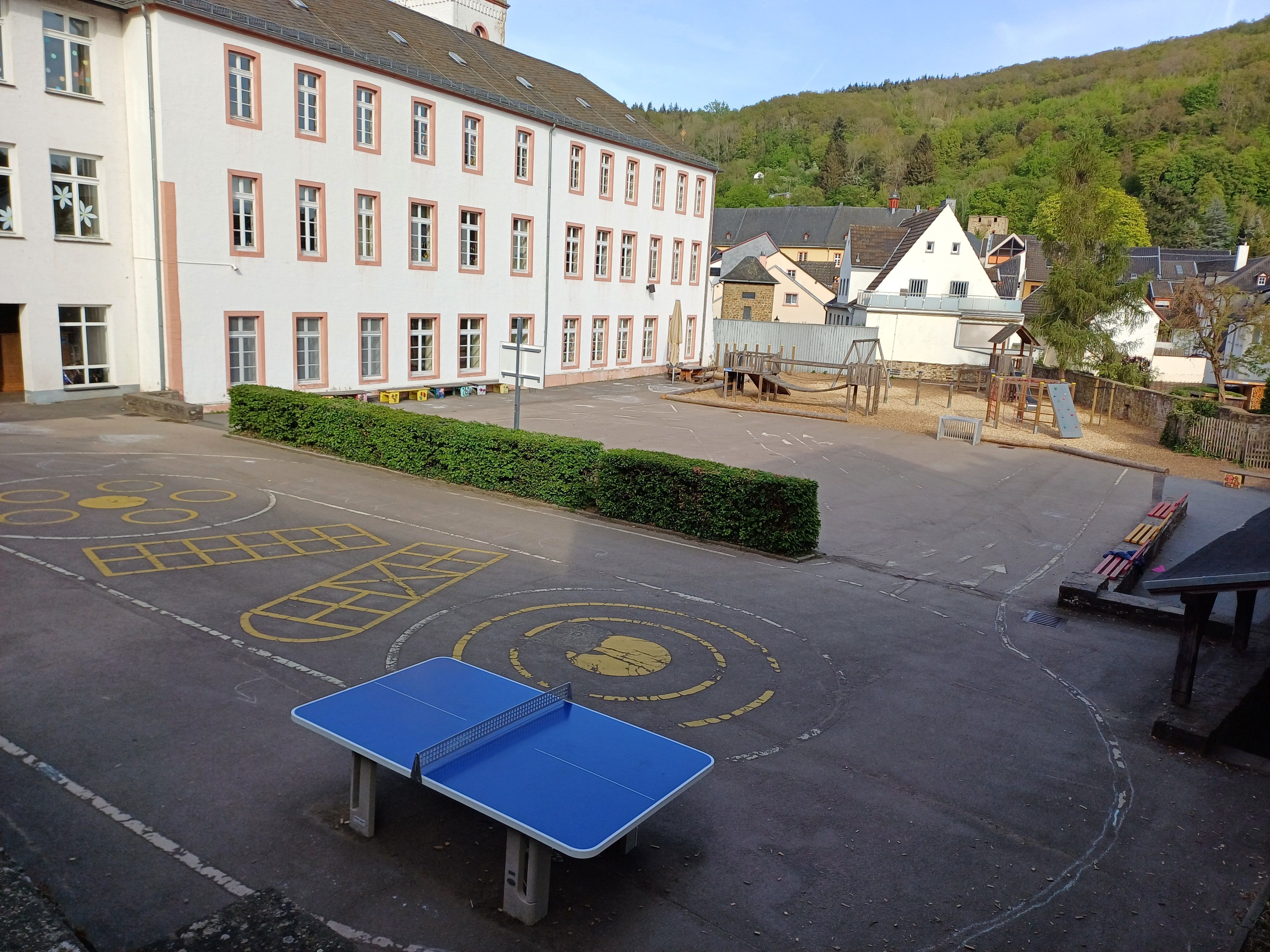 Der Schulhof der Grundschule Bad Münstereifel.