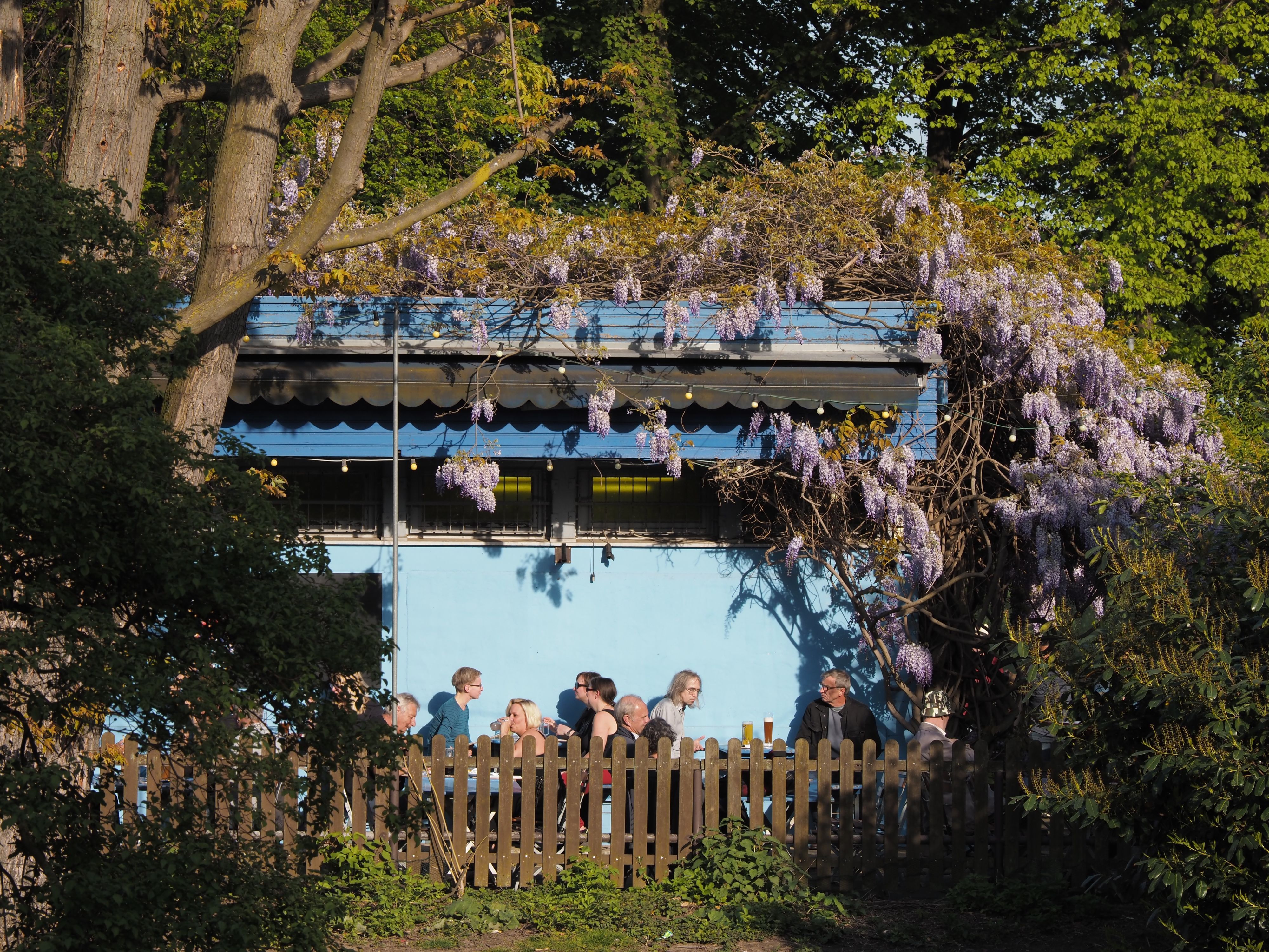 Der Biergarten „Altes Schwimmbad" in Riehl.