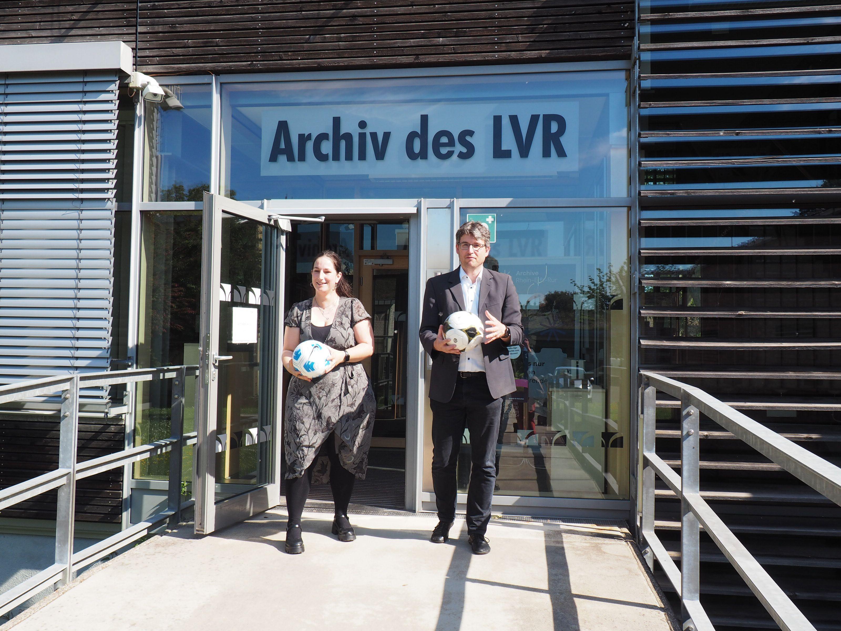 Pulheim: Wie das LVR-Archiv in Geschichte zugänglich macht | Kölner ...