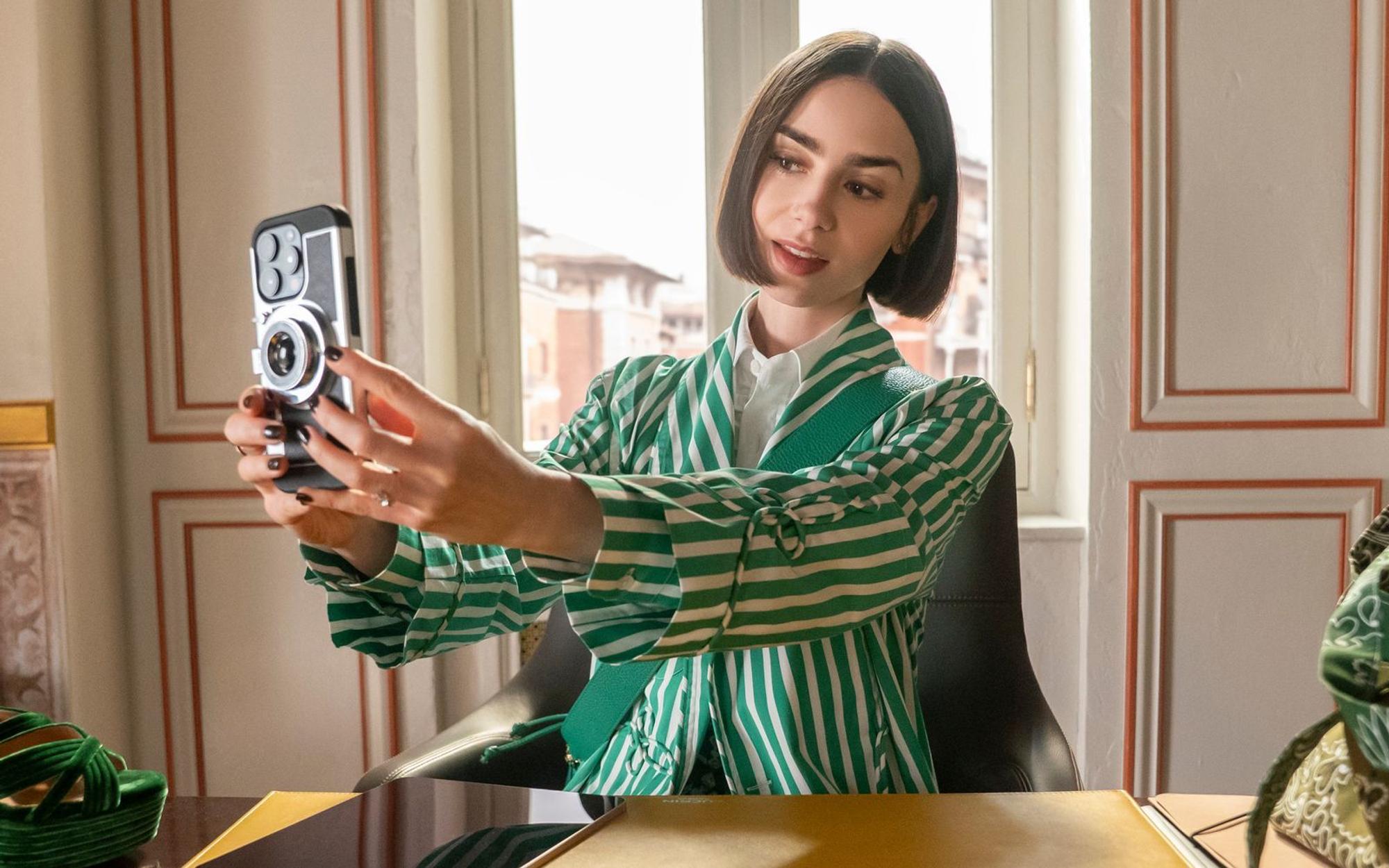 Für eine letzte Staffel kehrt Lily Collins zum Netflix-Erfolg „Emily in Paris“ zurück. (Bild: Netflix / Caroline Dubois)