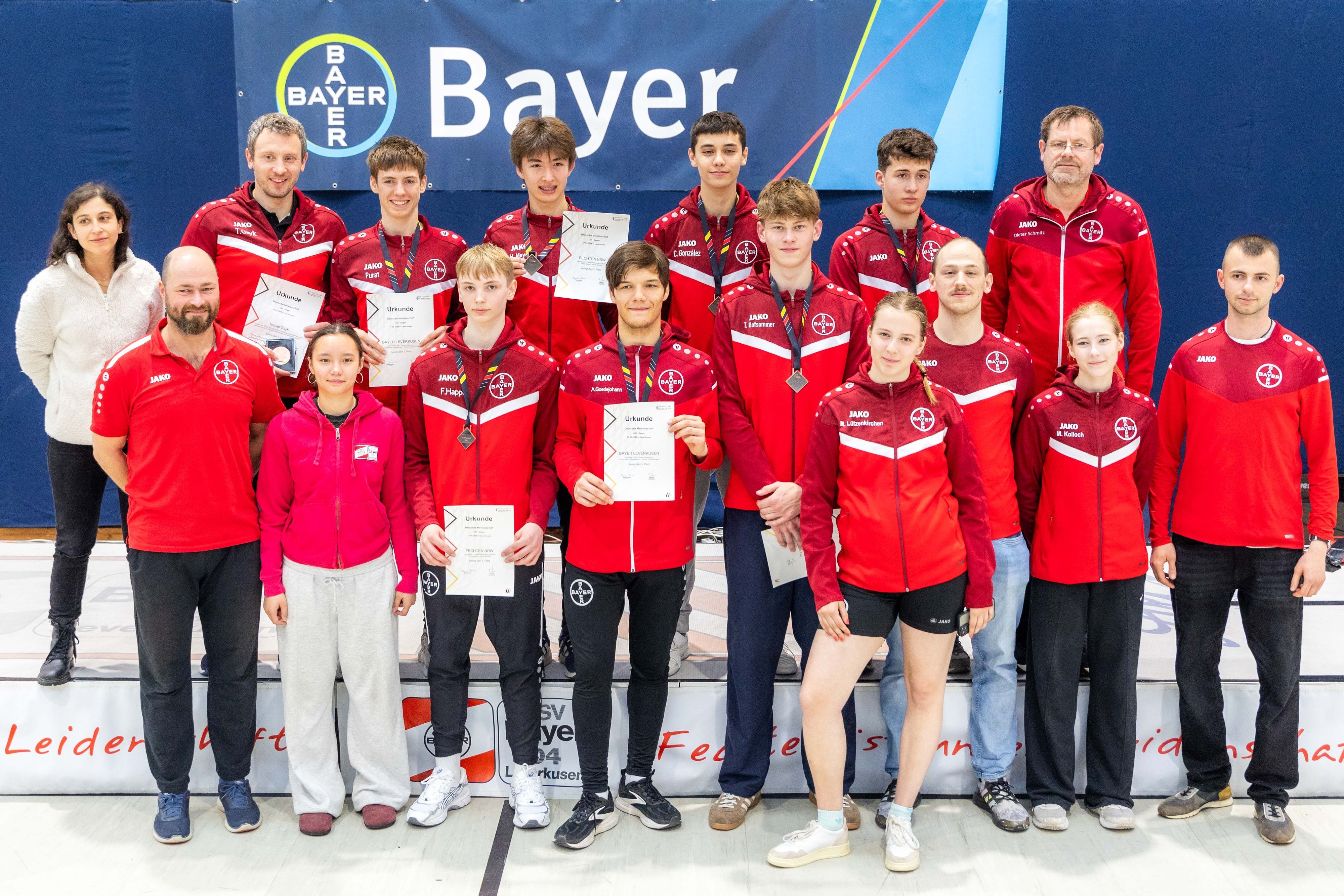 Heimvorteil genutzt: Der TSV Bayer 04 Leverkusen räumt bei den Deutschen Degen-Meisterschaften in U15 und U20 dreimal Bronze ab.