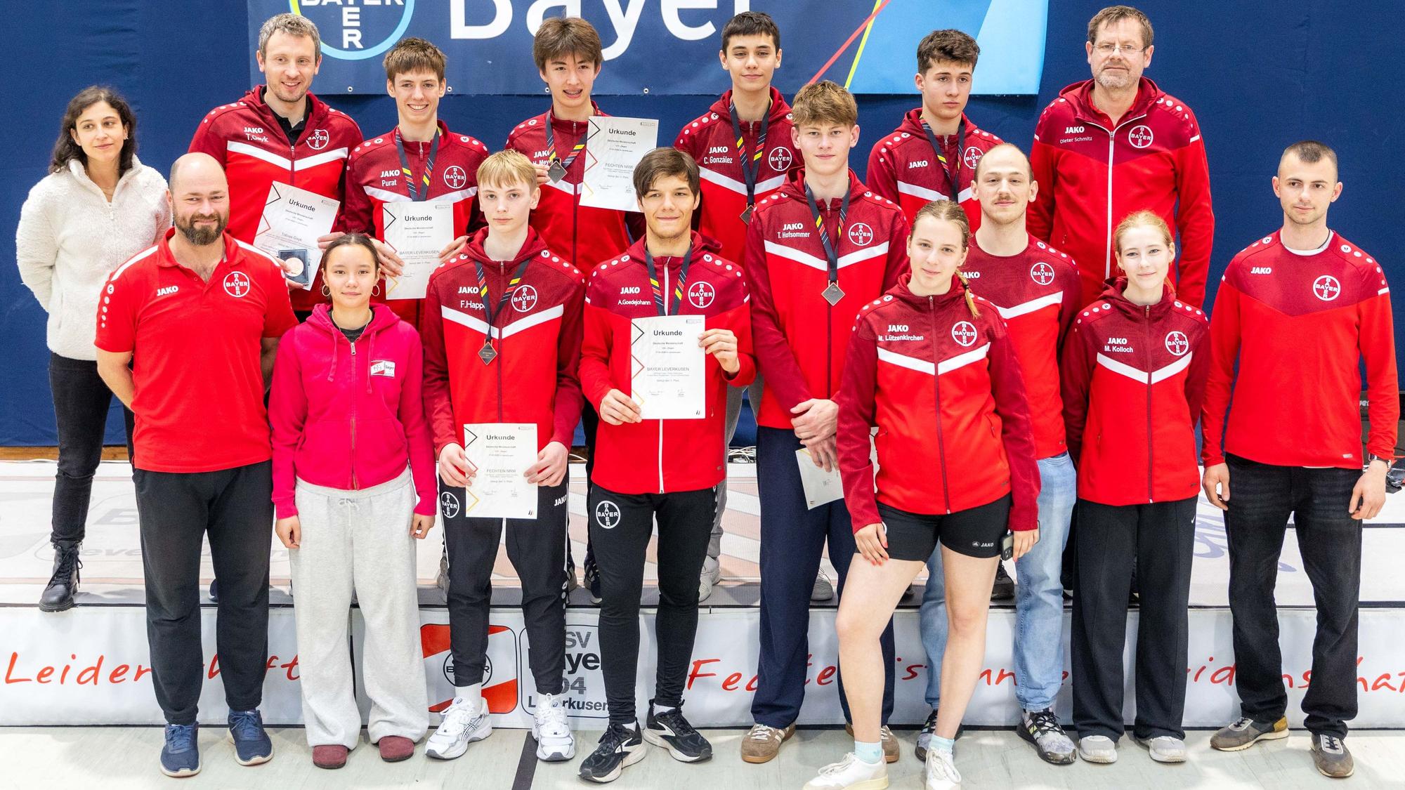 Heimvorteil genutzt: Der TSV Bayer 04 Leverkusen räumt bei den Deutschen Degen-Meisterschaften in U15 und U20 dreimal Bronze ab.