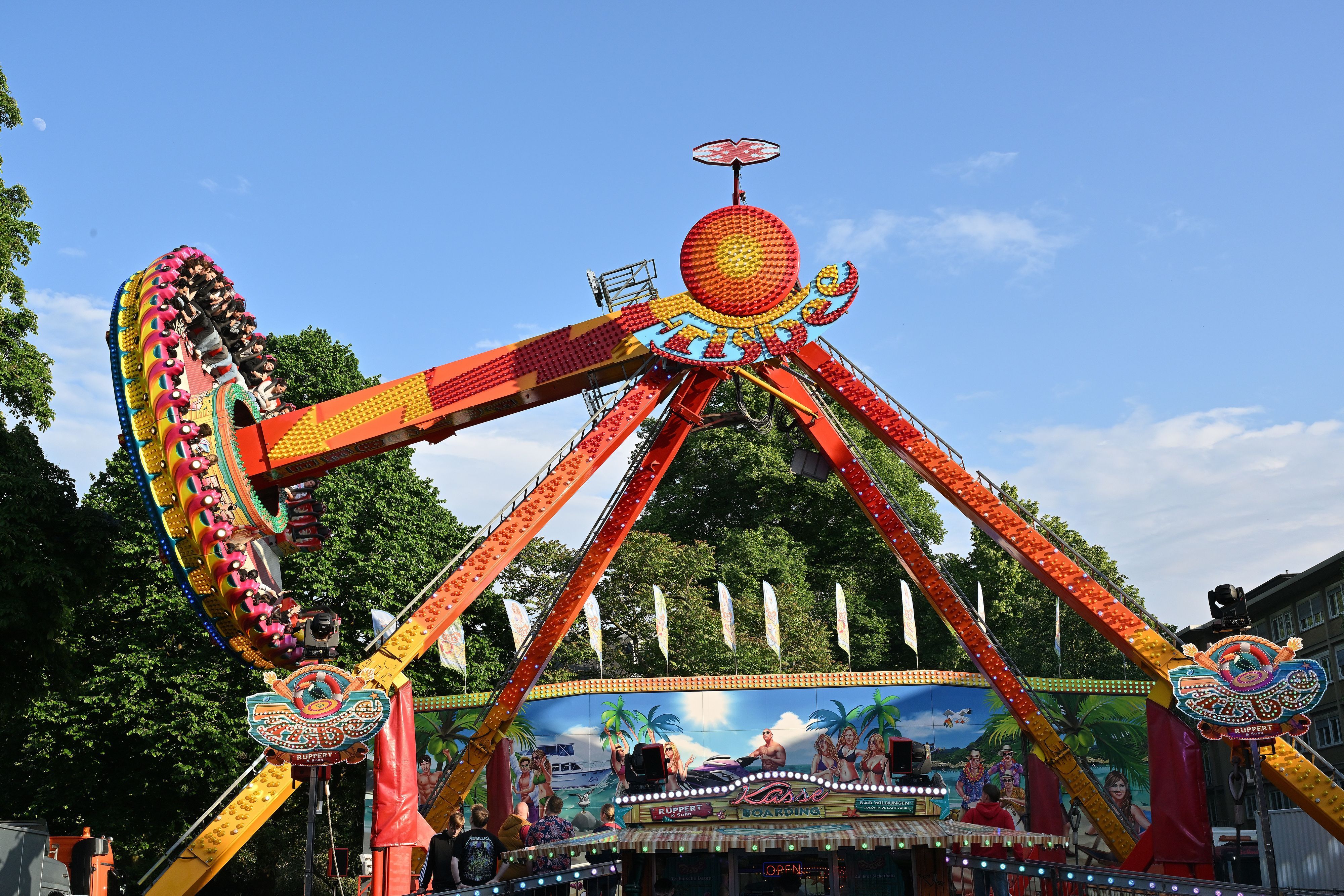 Frisbee, ein Fahrgeschäft auf einer Kirmes.