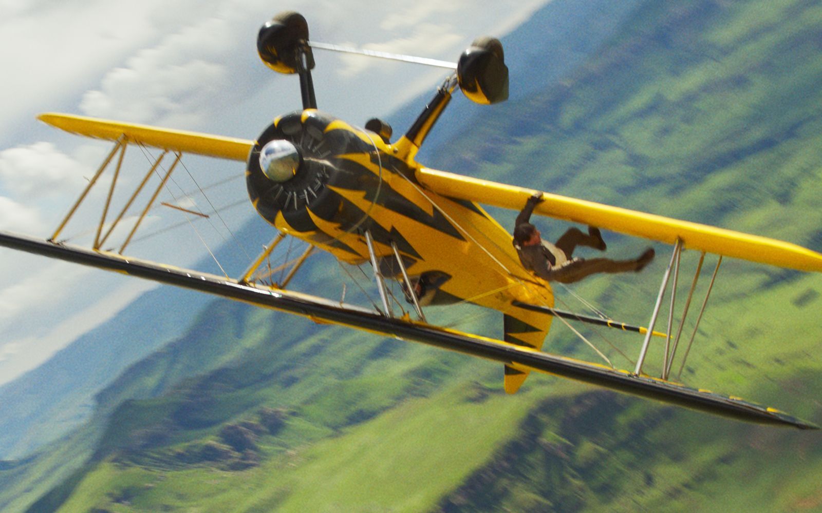 In die Höhe zieht es Ethan Hunt auch immer wieder - für Tom Cruise immerhin eine besonders gute Gelegenheit, als Stuntman zu beeindrucken. Szene aus: „Mission Impossible - The Final Reckoning“. (Bild: 2025 Paramount Pictures/Skydance)