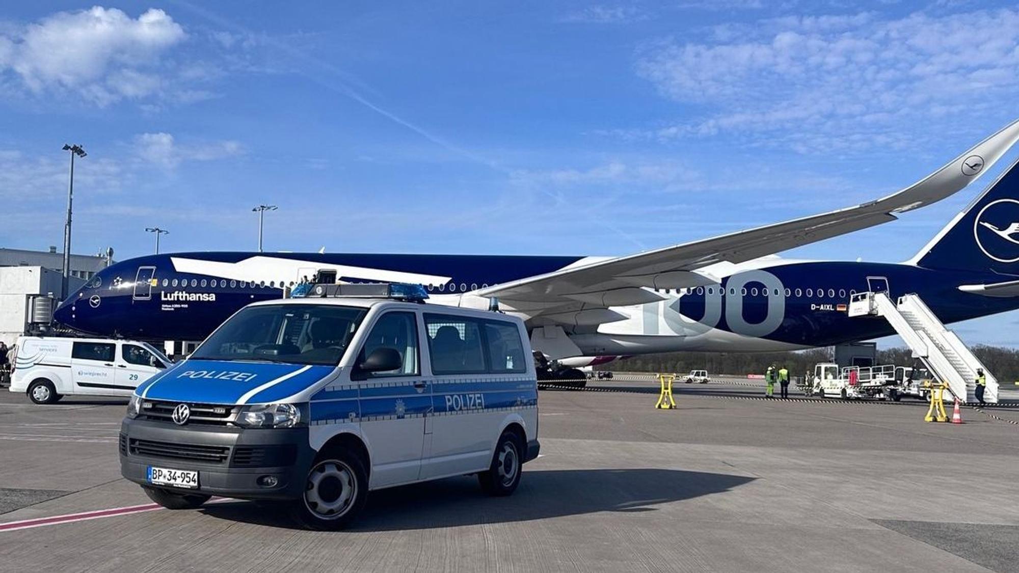 Bundespolizei nimmt gesuchten Straftäter am Flughafen Köln/Bonn fest