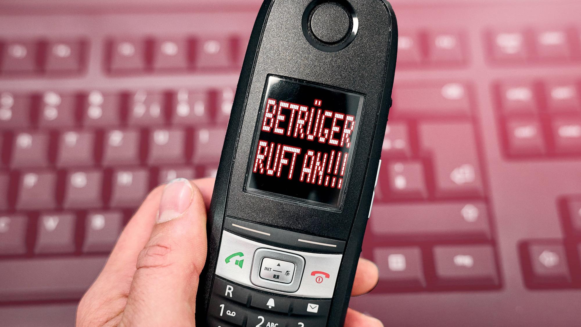 Ein vermeintlicher Bankberater setzte eine Kölnerin am Telefon unter Druck. Diese installierte daraufhin eine Software, um den Betrüger auf ihr Laptop zu lassen.