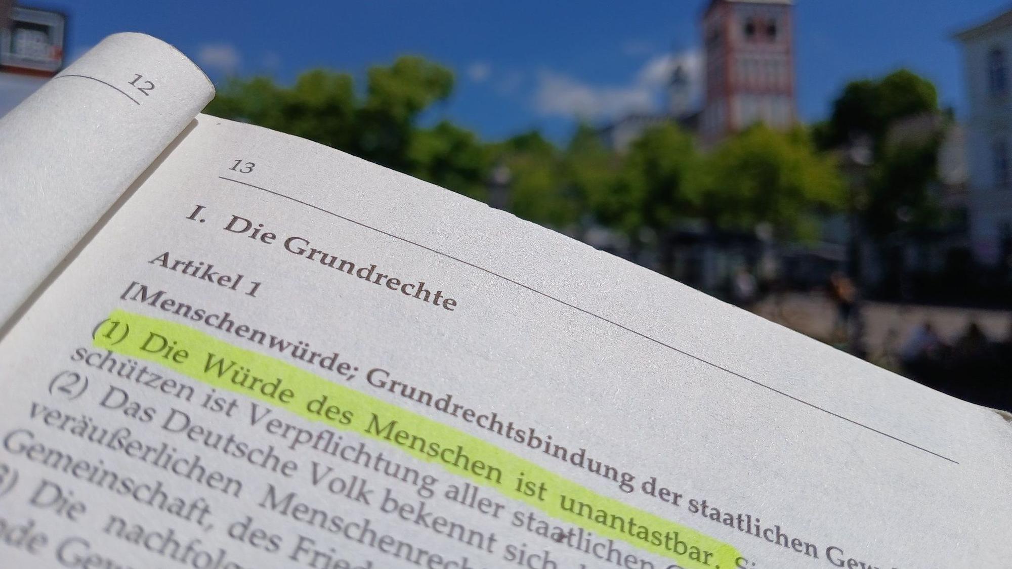 Ehrentag zu 77 Jahren Grundgesetz, Markt Siegburg