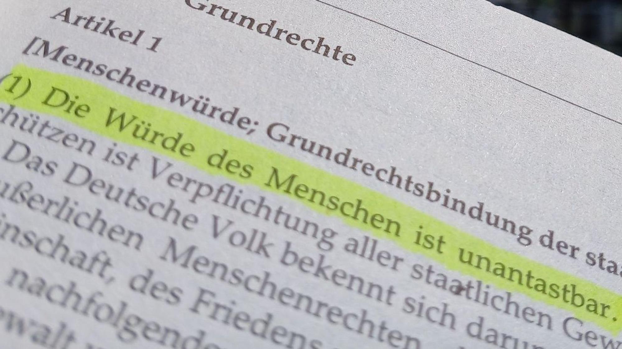 Ehrentag zu 77 Jahren Grundgesetz, Markt Siegburg
