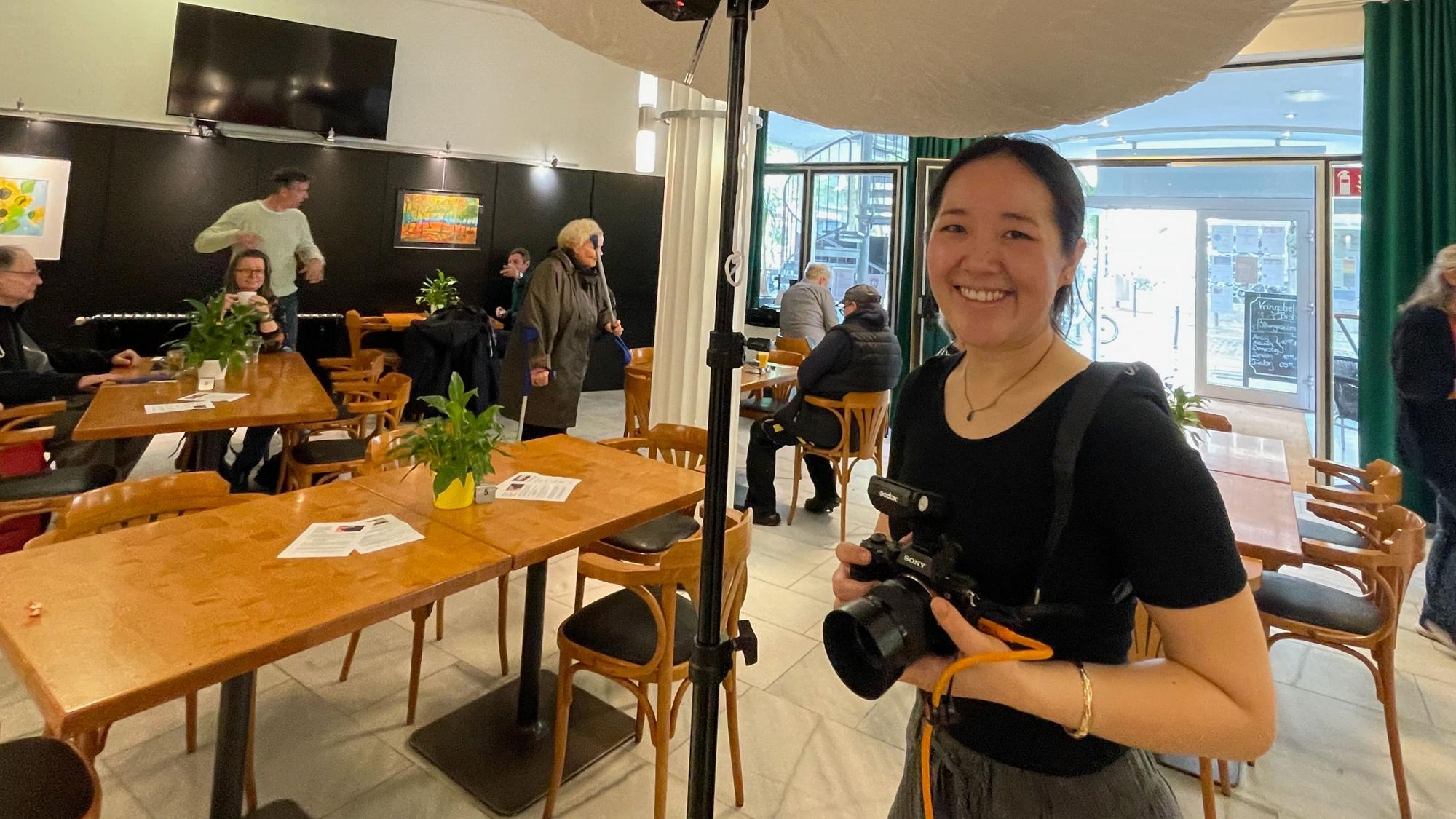 Fotografin Diana Lim hat im „Vringstreff“ ein minimalistisches Fotostudio aufgebaut.