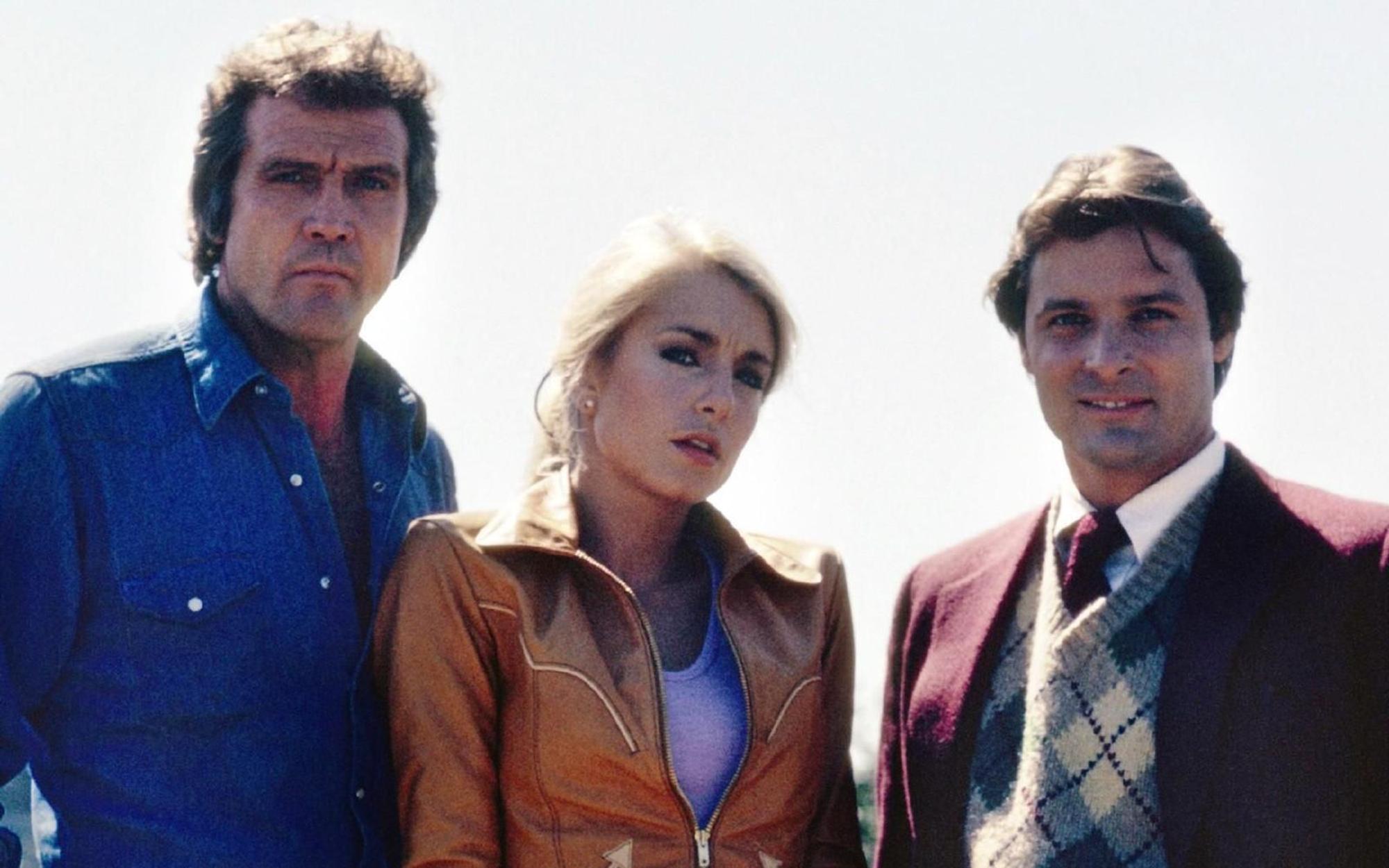 Absoluten TV-Kultfiguren der 80er-Jahre: Colt Seavers (Lee Majors, links), Jody Banks (Heather Thomas) und Howie Munson (Douglas Barr) spielten die Hauptrollen in „Ein Colt für alle Fälle“. (Bild: RTL)